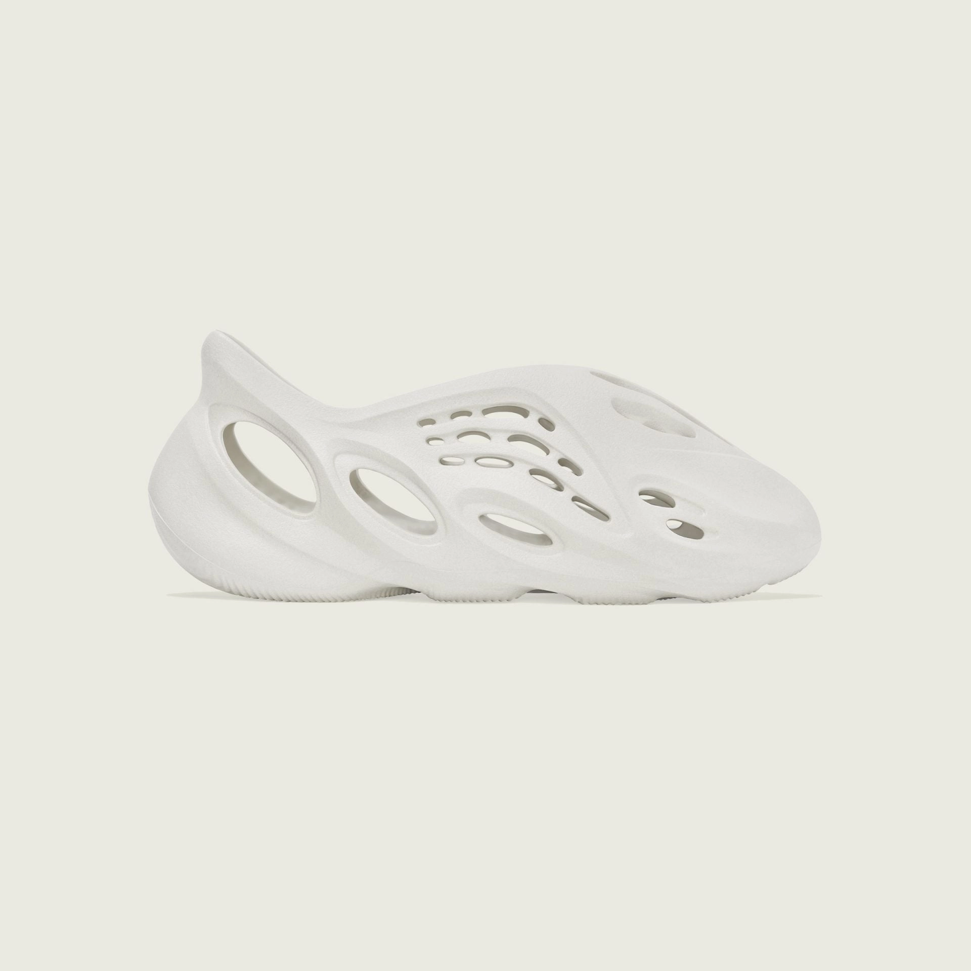 Adidas Originals | YZY FOAM RUNNER  { SAND
