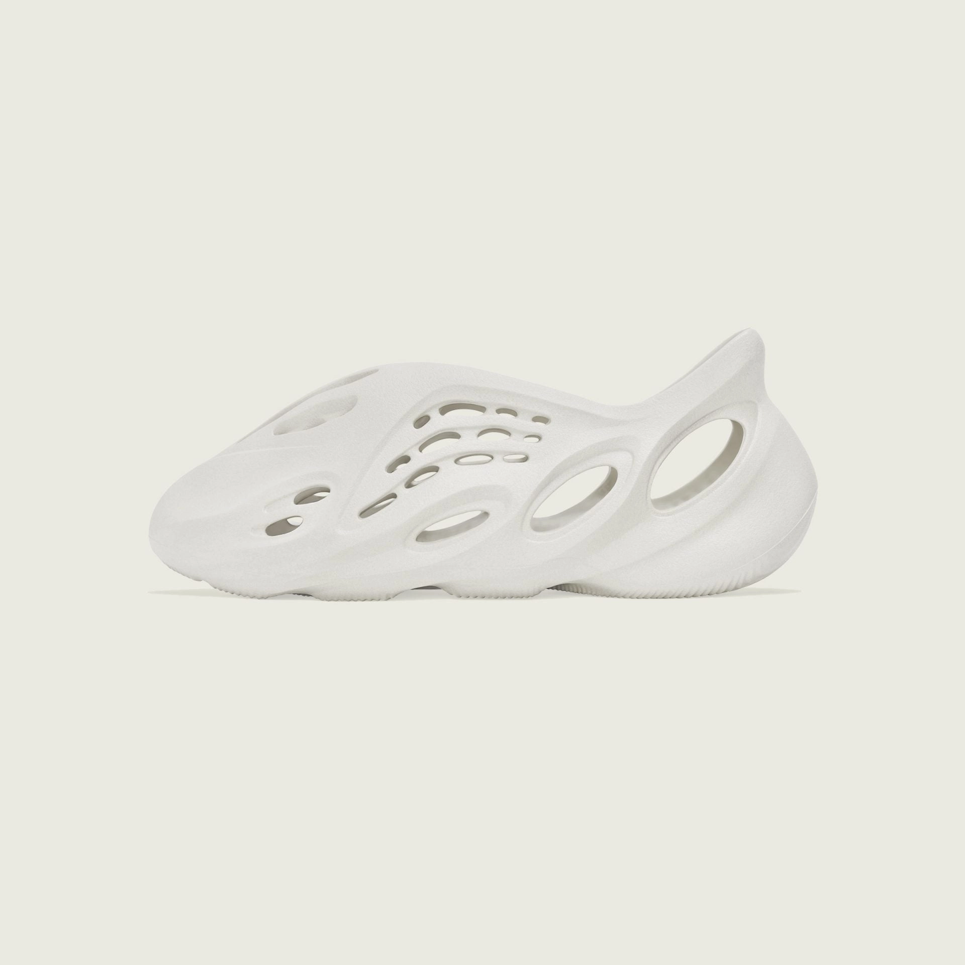 Adidas Originals | YZY FOAM RUNNER  { SAND