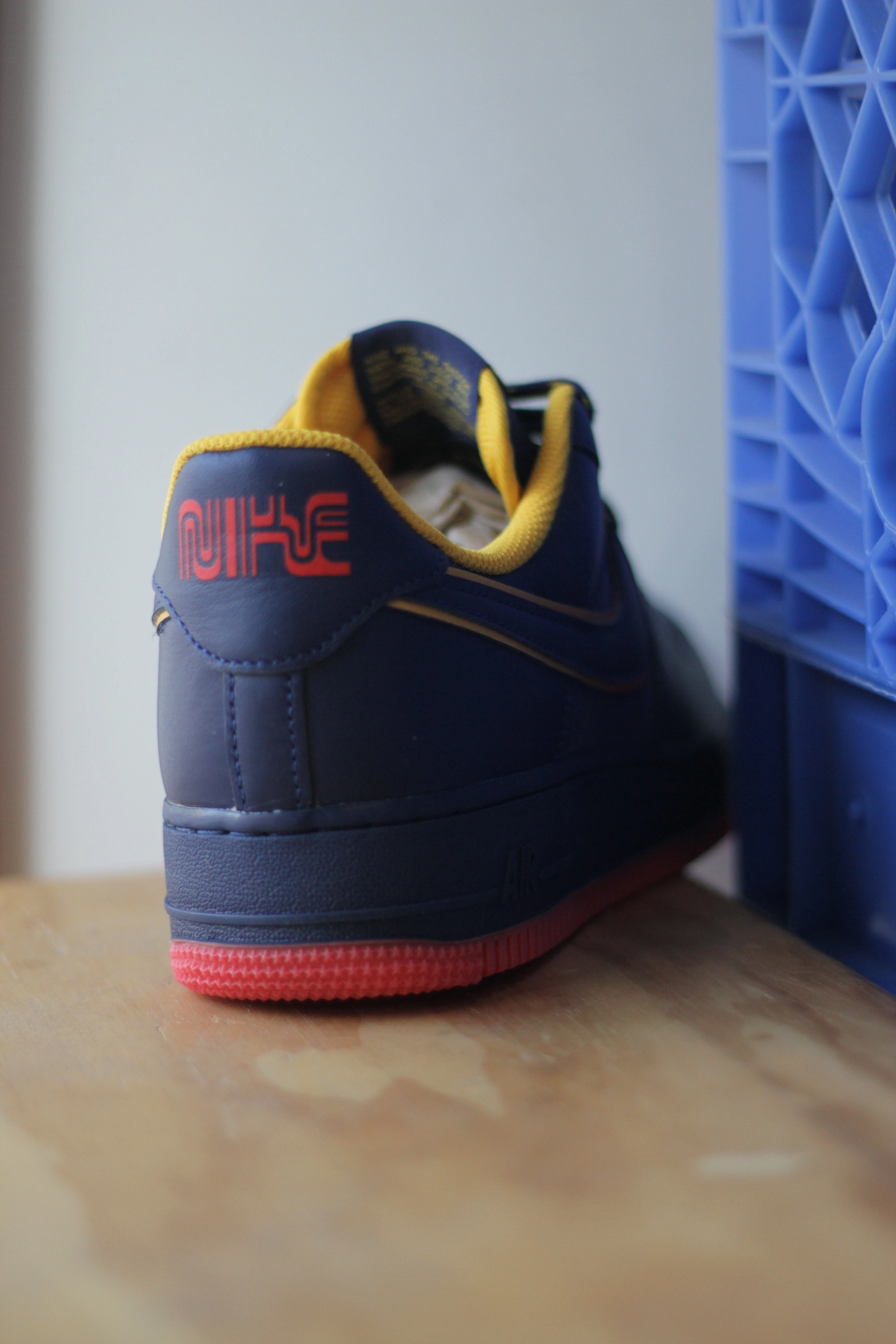 AIR FORCE 1 '07 LV8 MIDNIGHT NAVY/BLUE VOID-LT CRIMSON