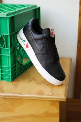 AIR FORCE 1 LOW '07 LX BLACK/BLACK-WHITE-UNIVERSITY RED