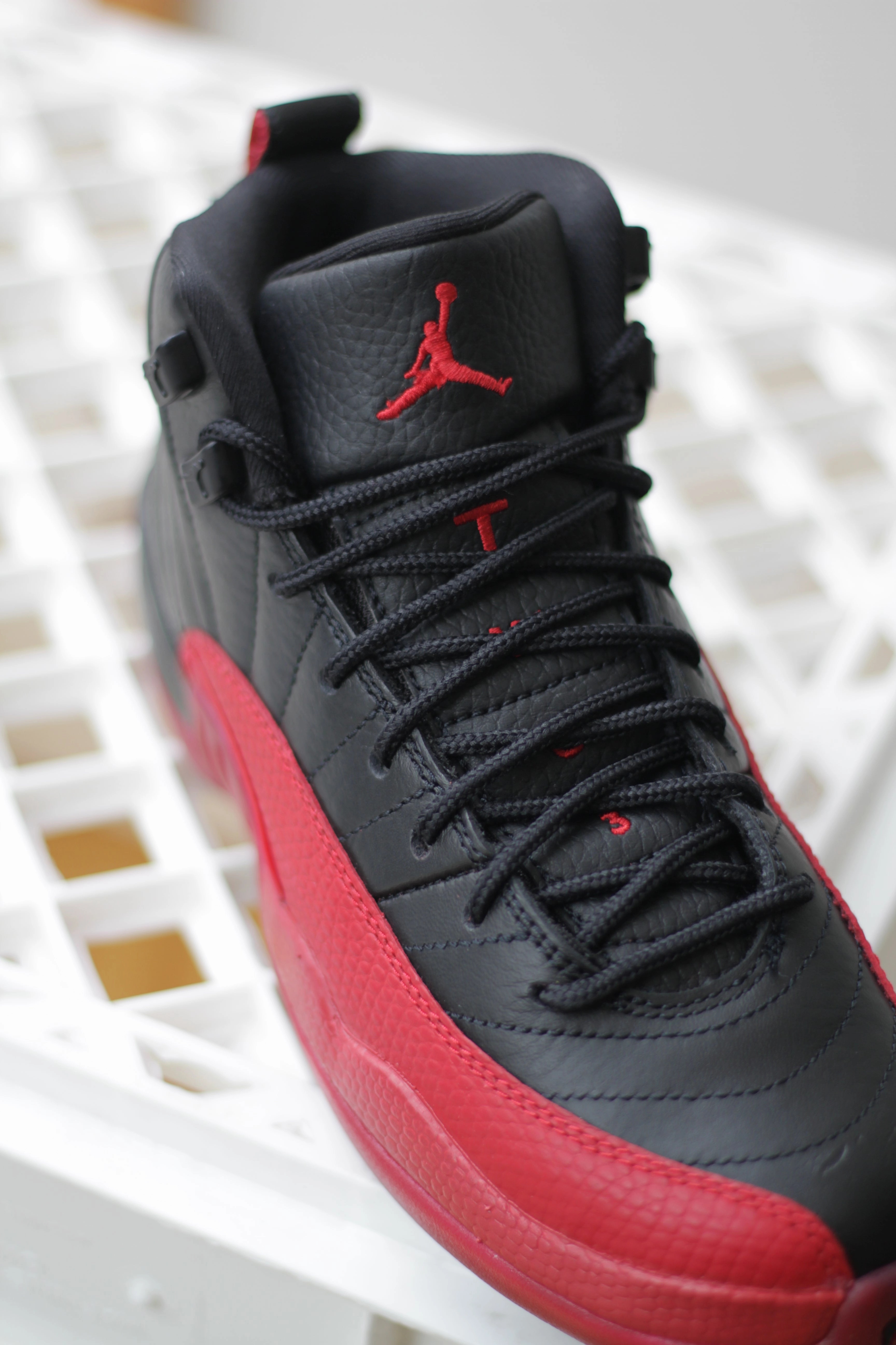AIR JORDAN 12 RETRO (GS) BLACK/VARSITY RED