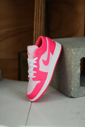AIR JORDAN 1 LOW (GS) PINK FOAM/HYPER PINK-SUMMIT WHITE