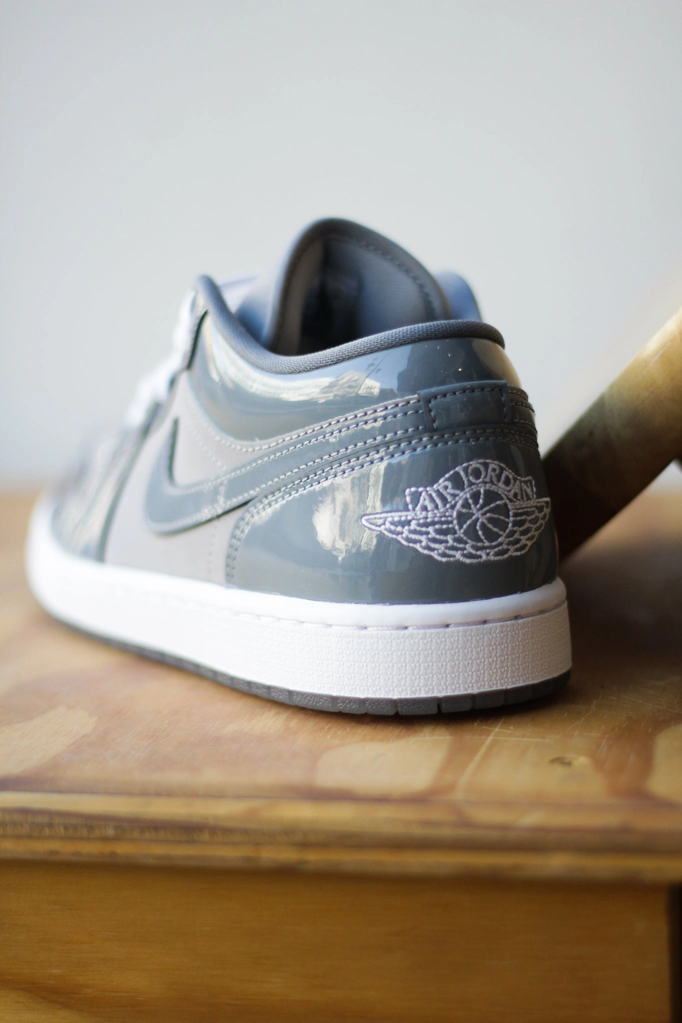 AIR JORDAN 1 LOW SE MEDIUM GREY/COOL GREY-WHITE