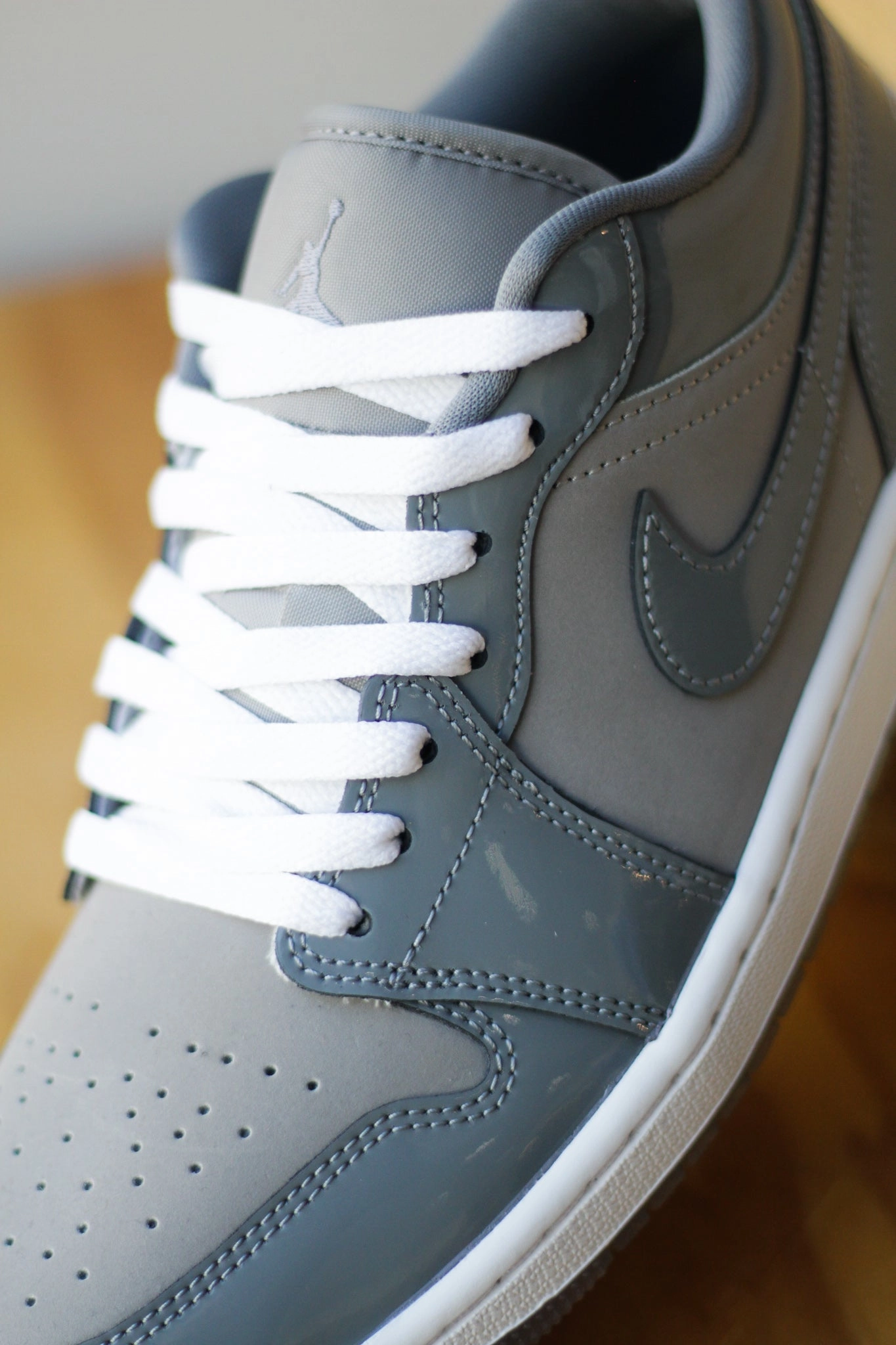 AIR JORDAN 1 LOW SE MEDIUM GREY/COOL GREY-WHITE
