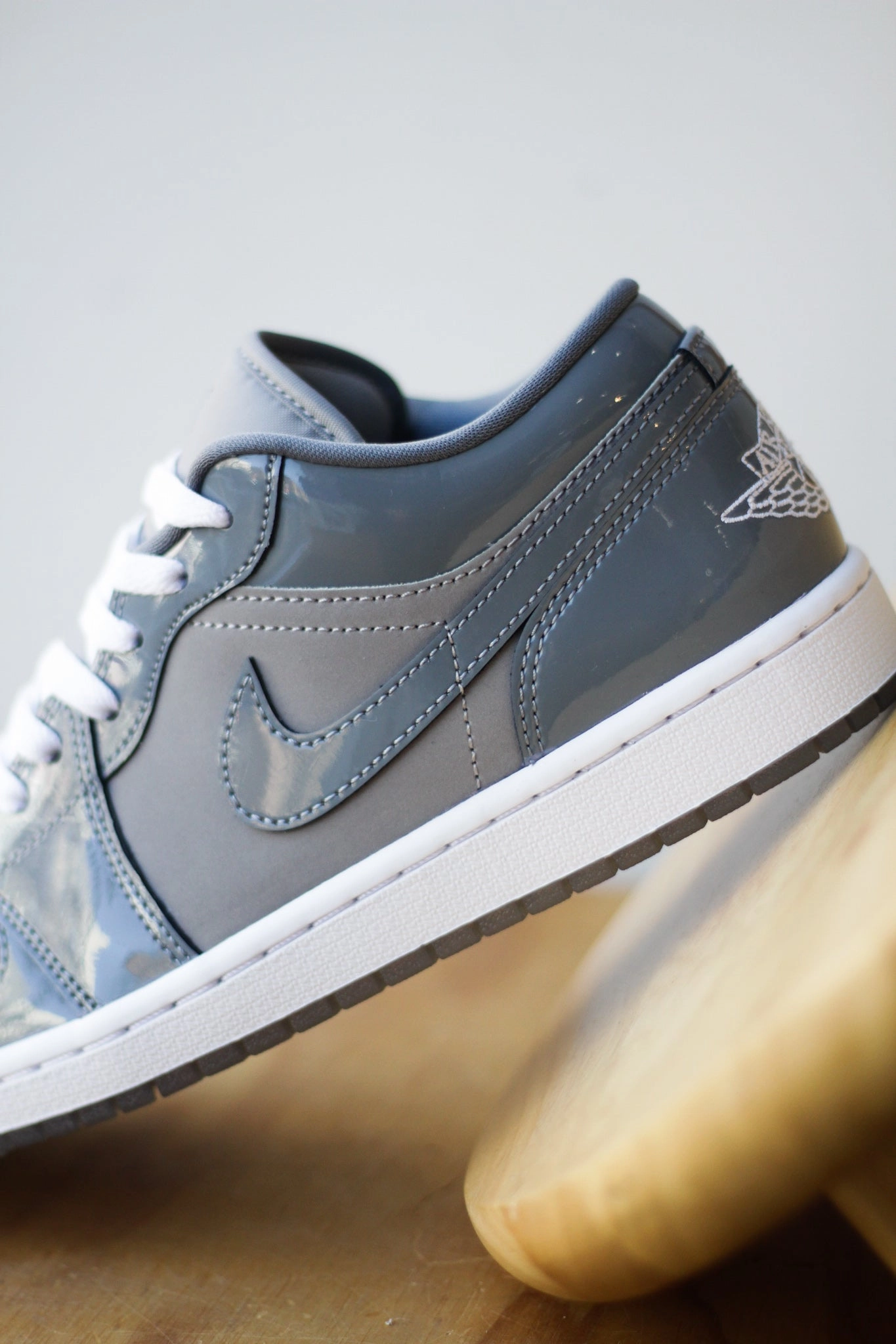 AIR JORDAN 1 LOW SE MEDIUM GREY/COOL GREY-WHITE