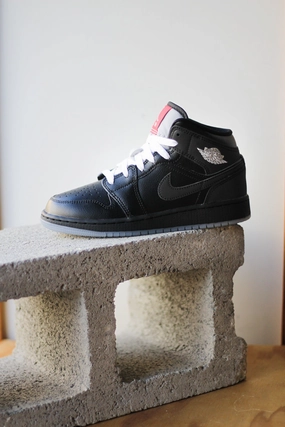 AIR JORDAN 1 MID (GS) BLACK/BLACK-WHITE-WOLF GREY