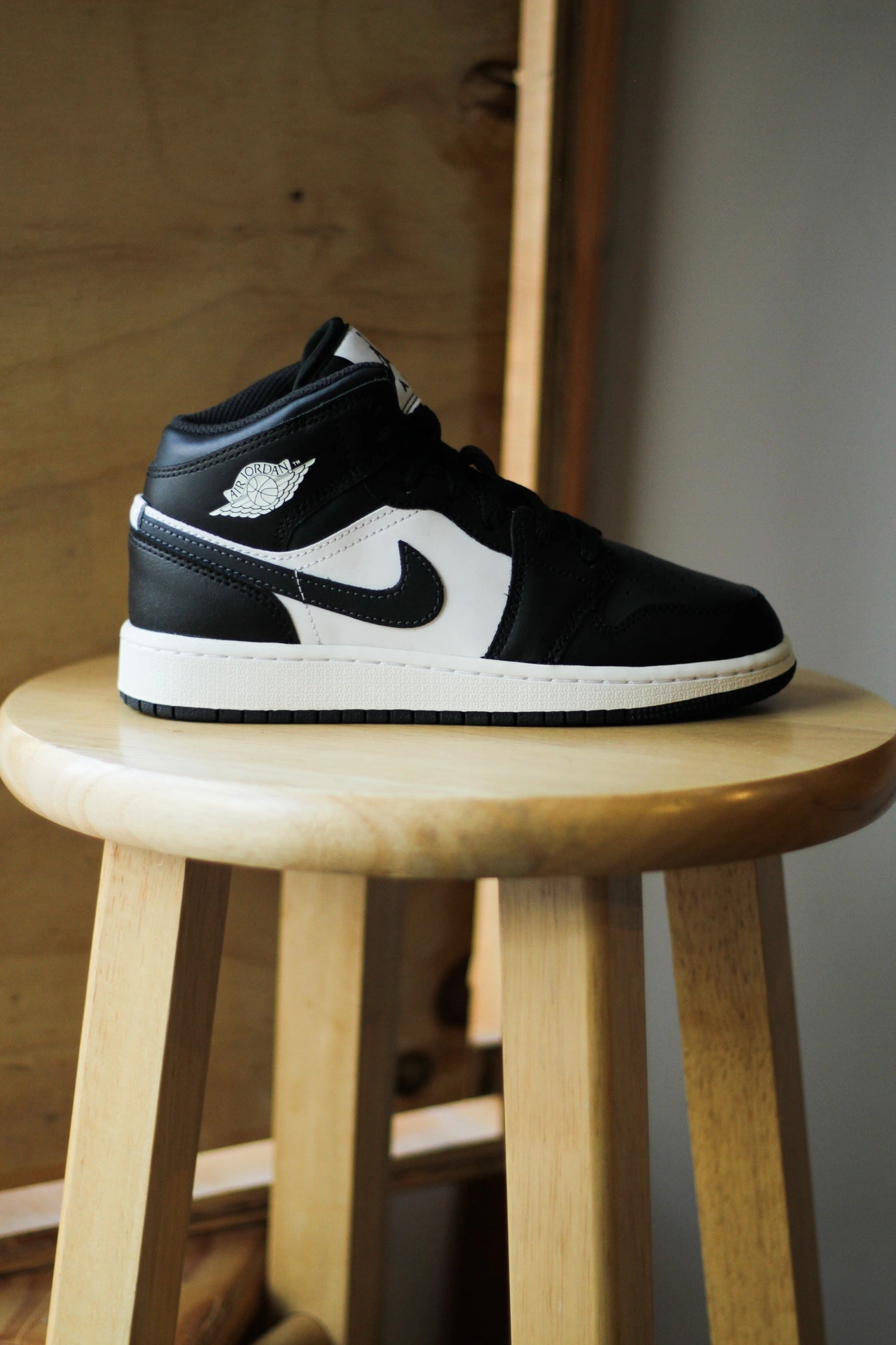 AIR JORDAN 1 MID OFF NOIR