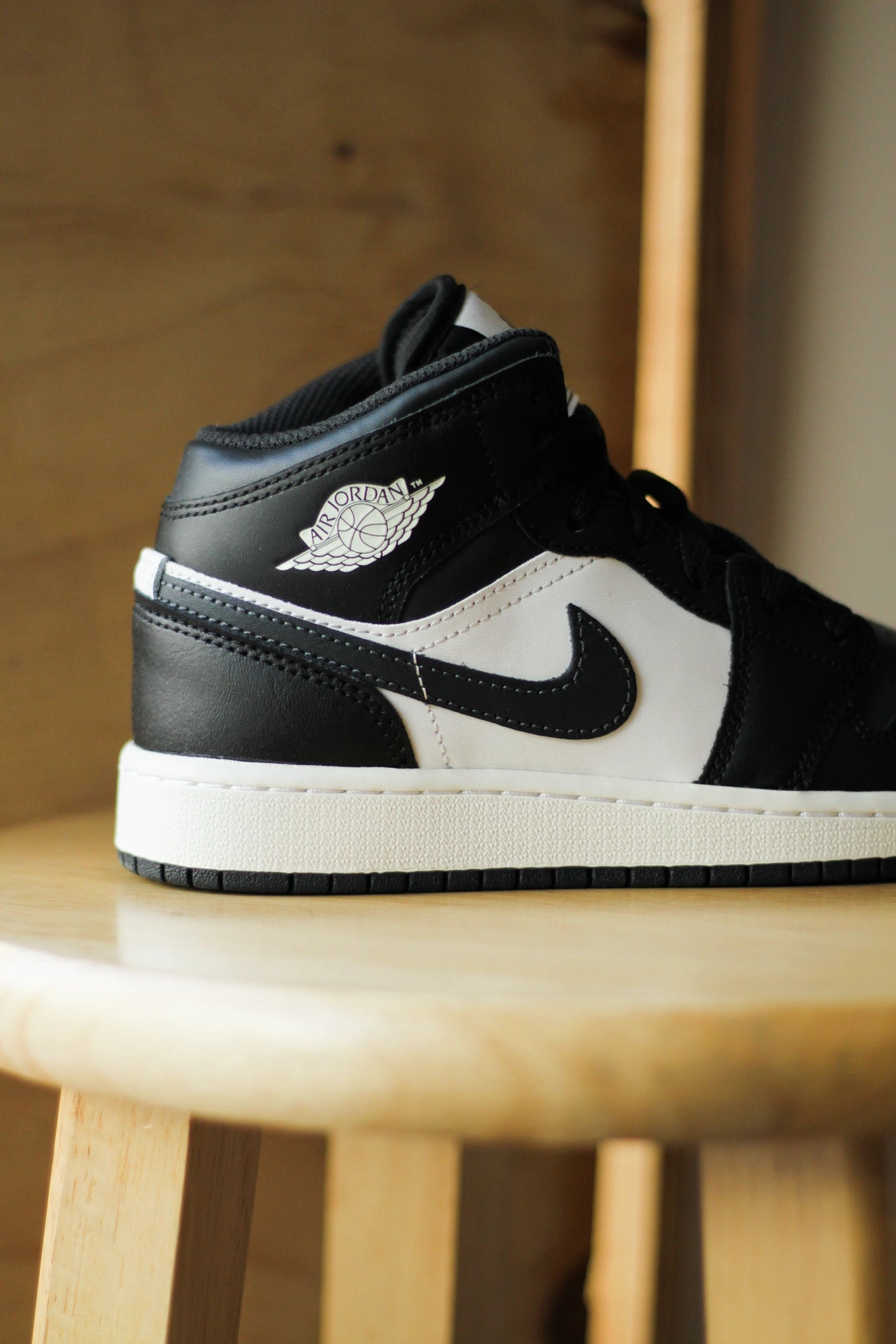 AIR JORDAN 1 MID OFF NOIR