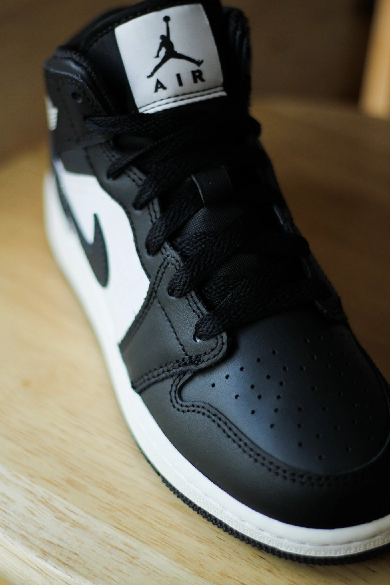 AIR JORDAN 1 MID OFF NOIR