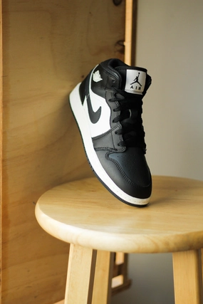 AIR JORDAN 1 MID OFF NOIR