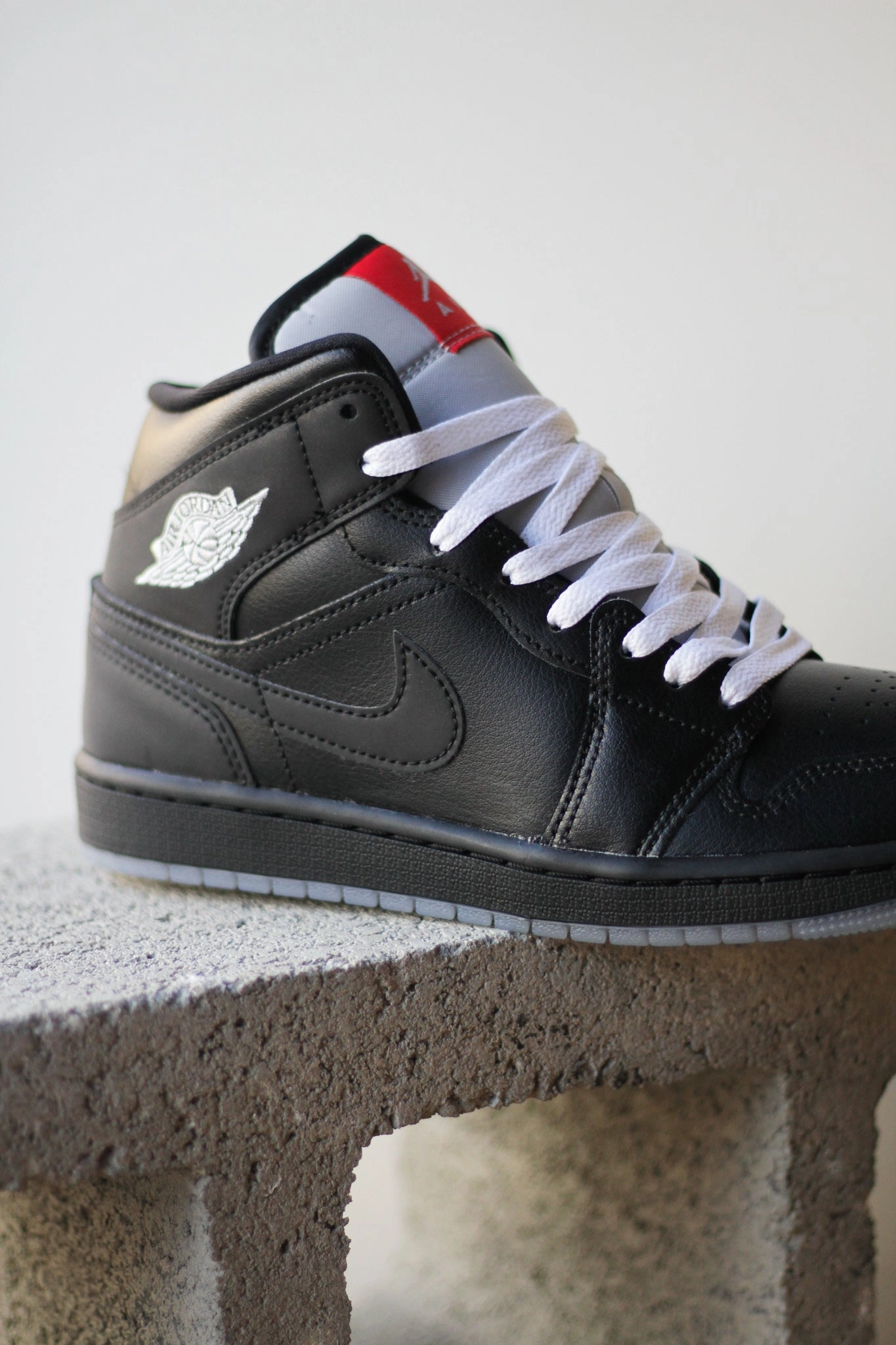 AIR JORDAN 1 MID SE BLACK/BLACK-WHITE-WOLF GREY
