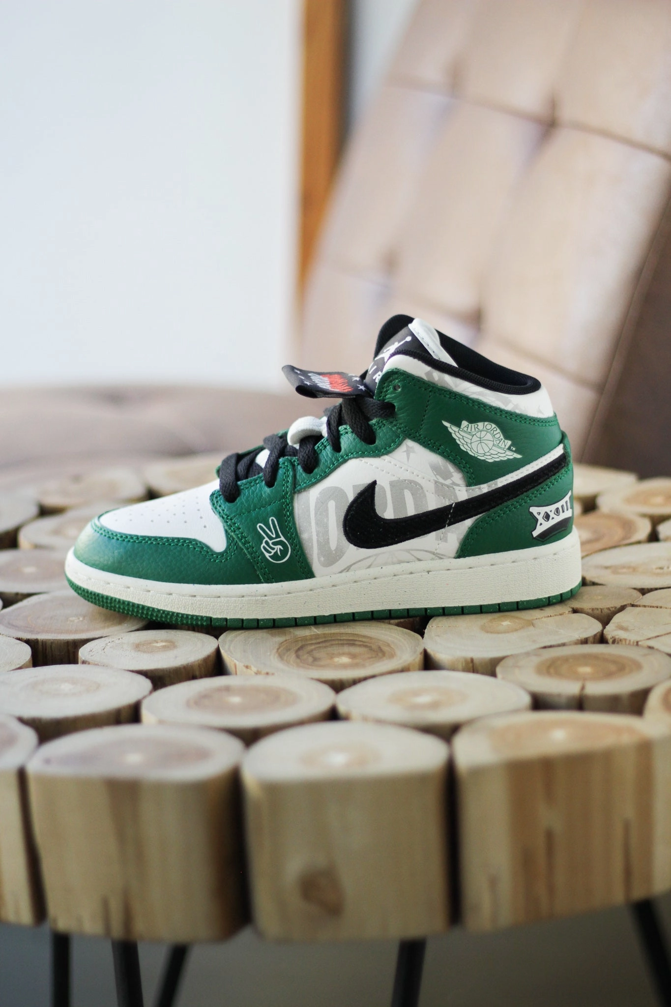 AIR JORDAN 1 MID SE (GS) PINE GREEN/SAIL-BLACK-TEAM ORANGE