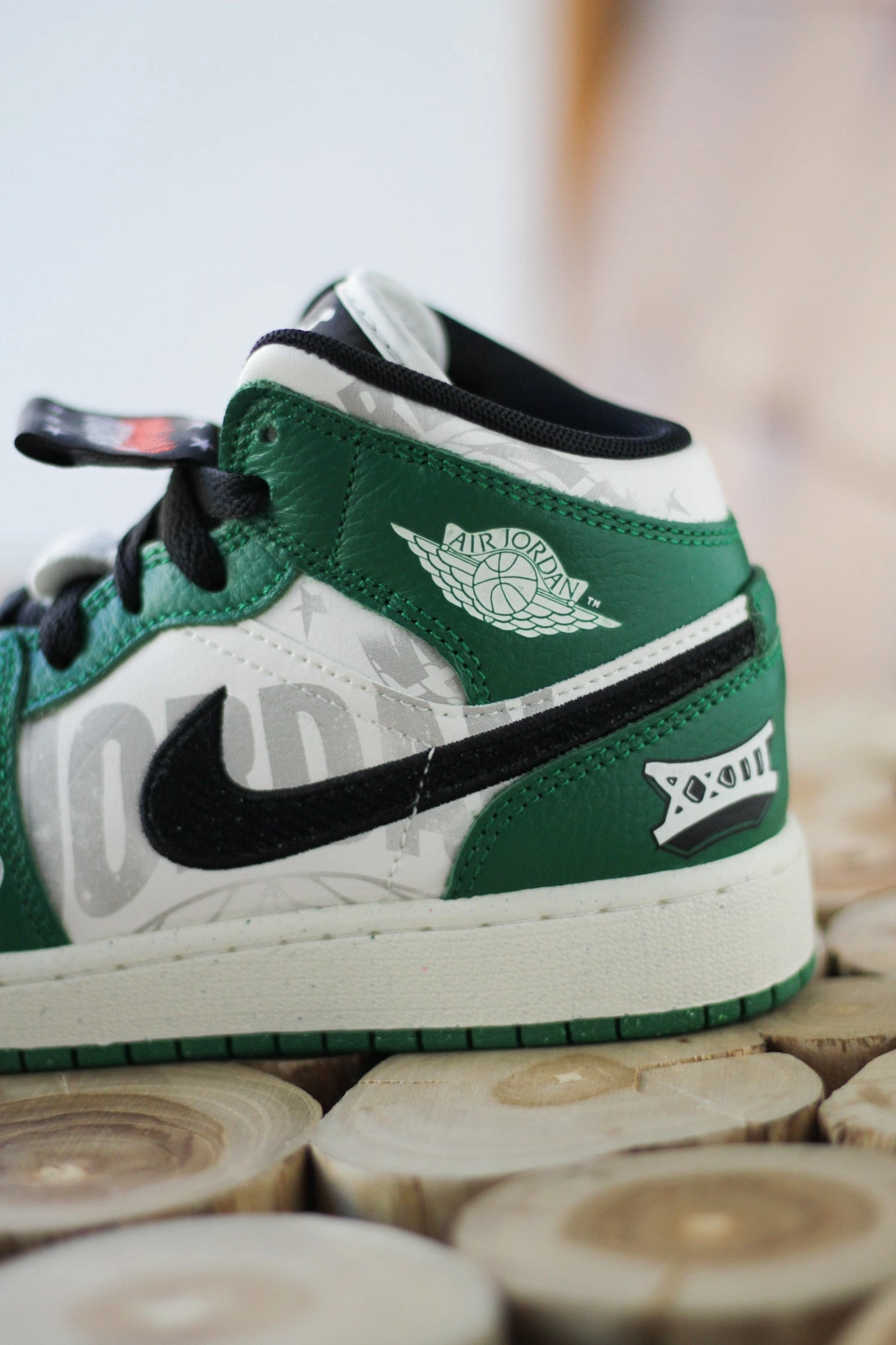 AIR JORDAN 1 MID SE (GS) PINE GREEN/SAIL-BLACK-TEAM ORANGE