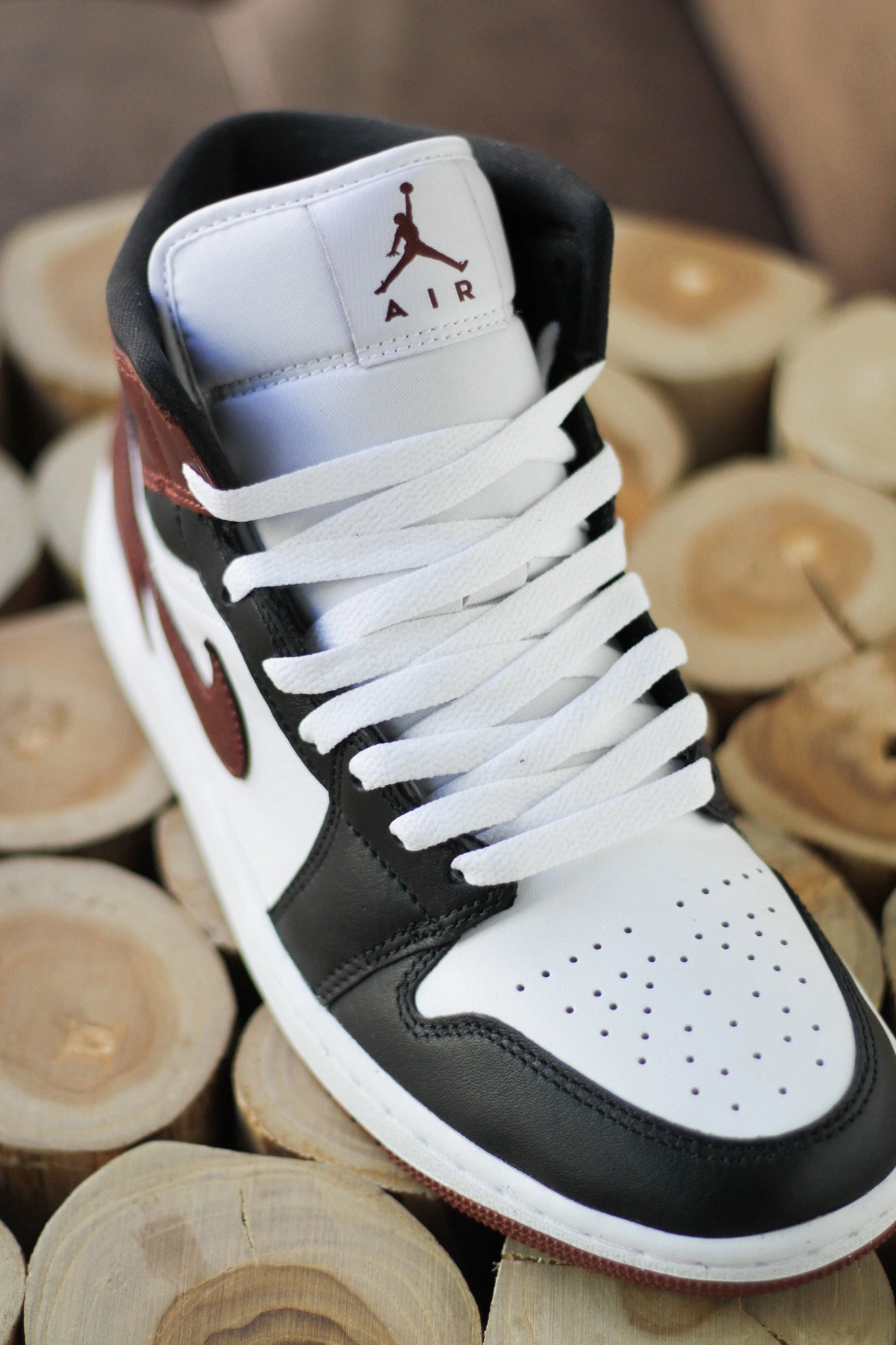 AIR JORDAN 1 MID SE WHITE/DARK PONY-BLACK