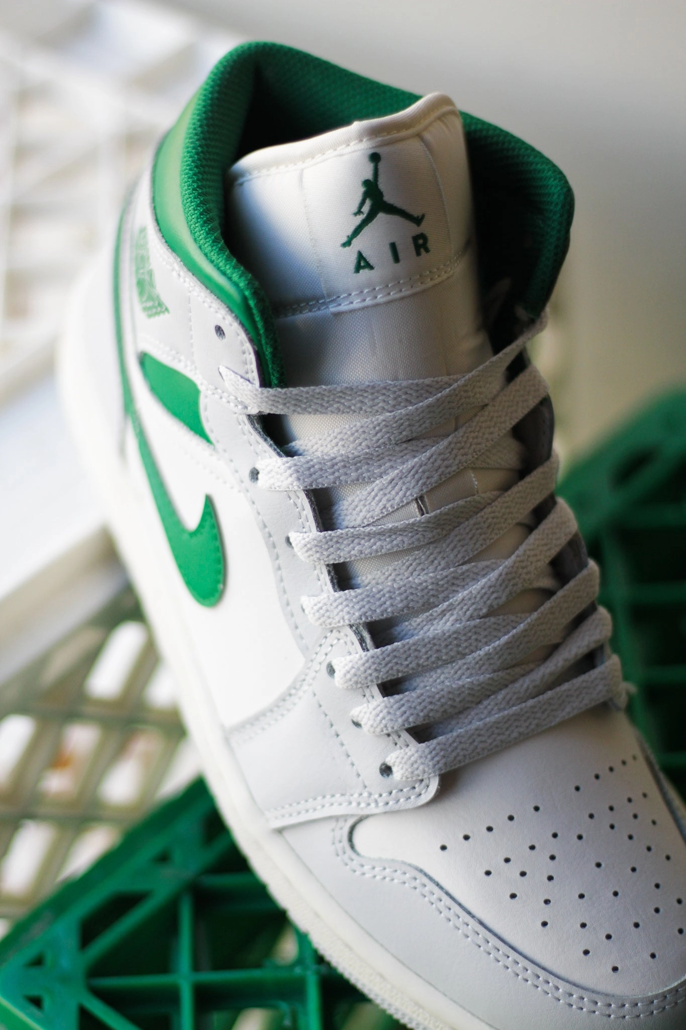 AIR JORDAN 1 MID SUMMIT WHITE/PINE GREEN-PURE PLATINUM