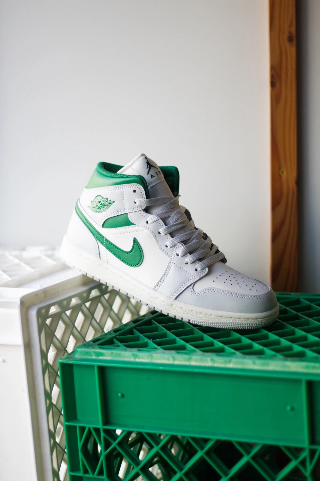 AIR JORDAN 1 MID SUMMIT WHITE/PINE GREEN-PURE PLATINUM