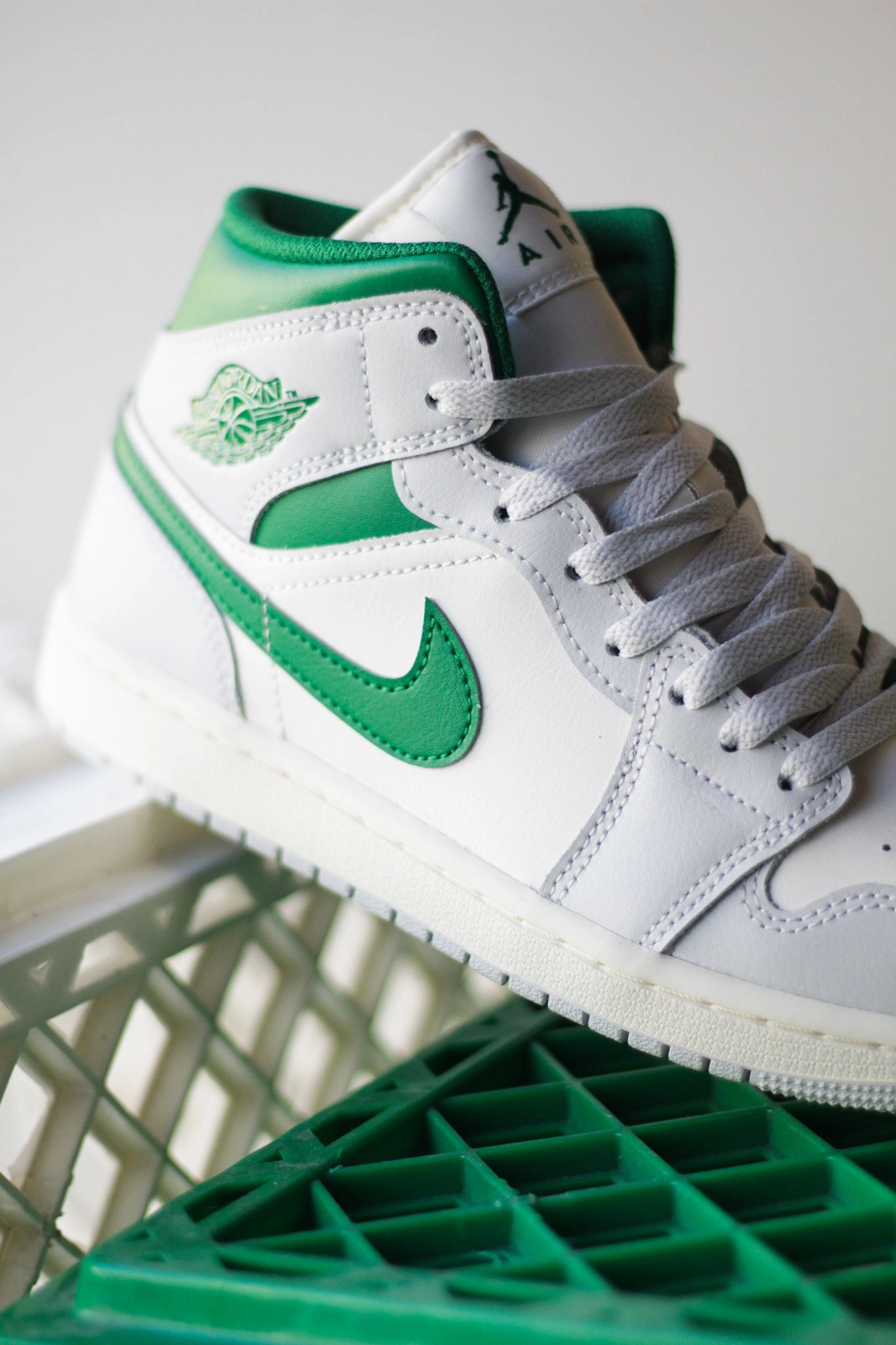 AIR JORDAN 1 MID SUMMIT WHITE/PINE GREEN-PURE PLATINUM