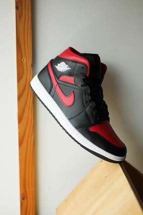 AIR JORDAN 1 MID VARSITY RED