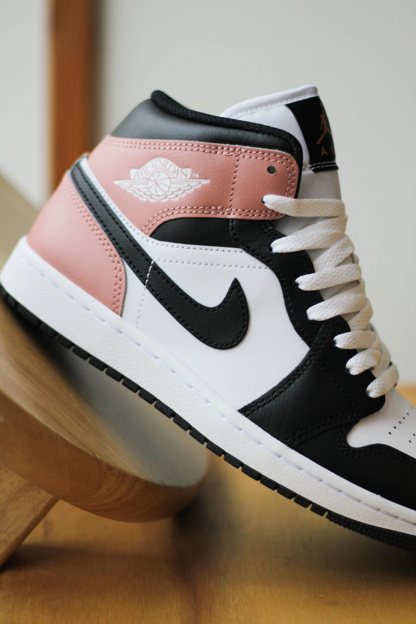 AIR JORDAN 1 MID WHITE/BLACK-RUST PINK