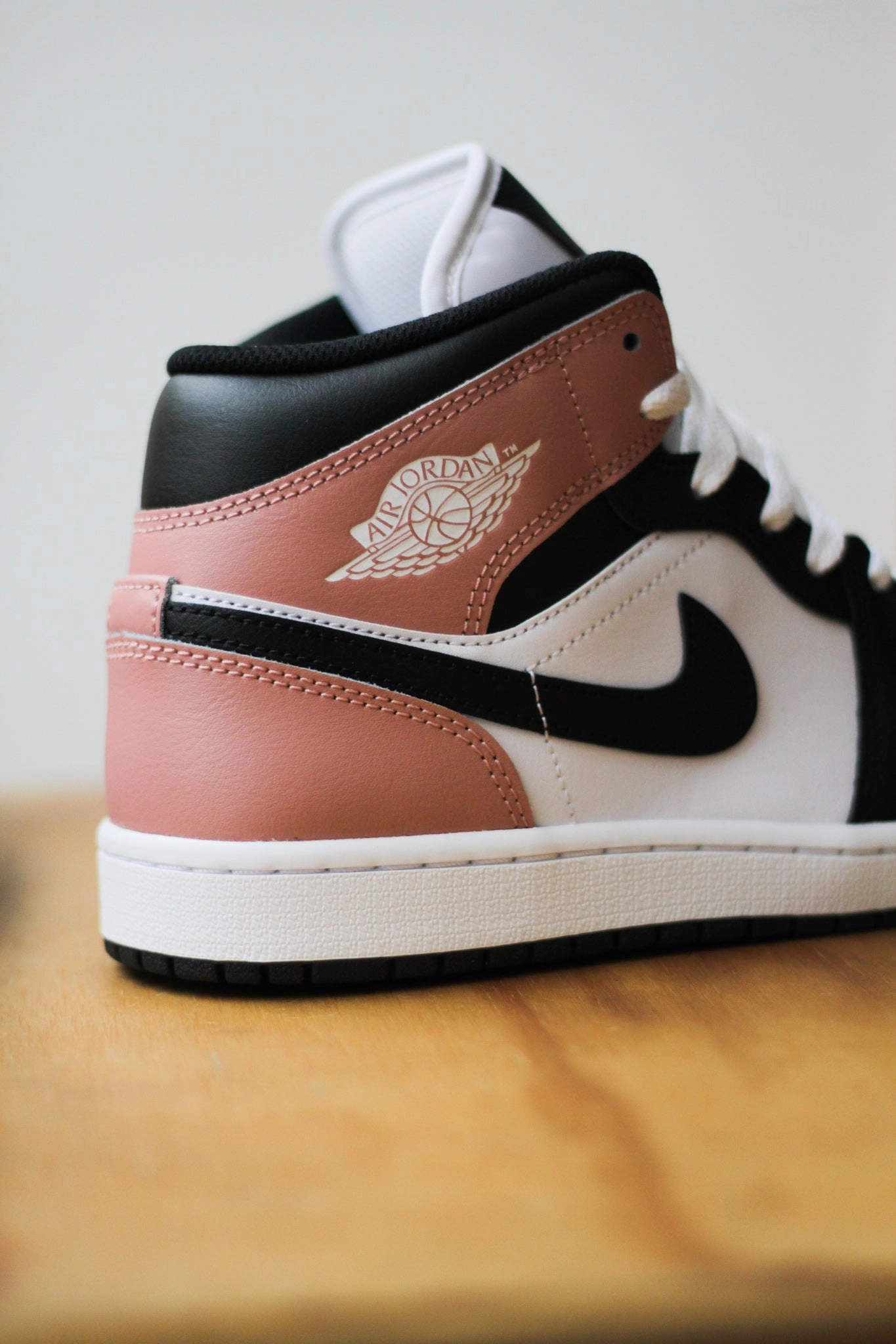 AIR JORDAN 1 MID WHITE/BLACK-RUST PINK