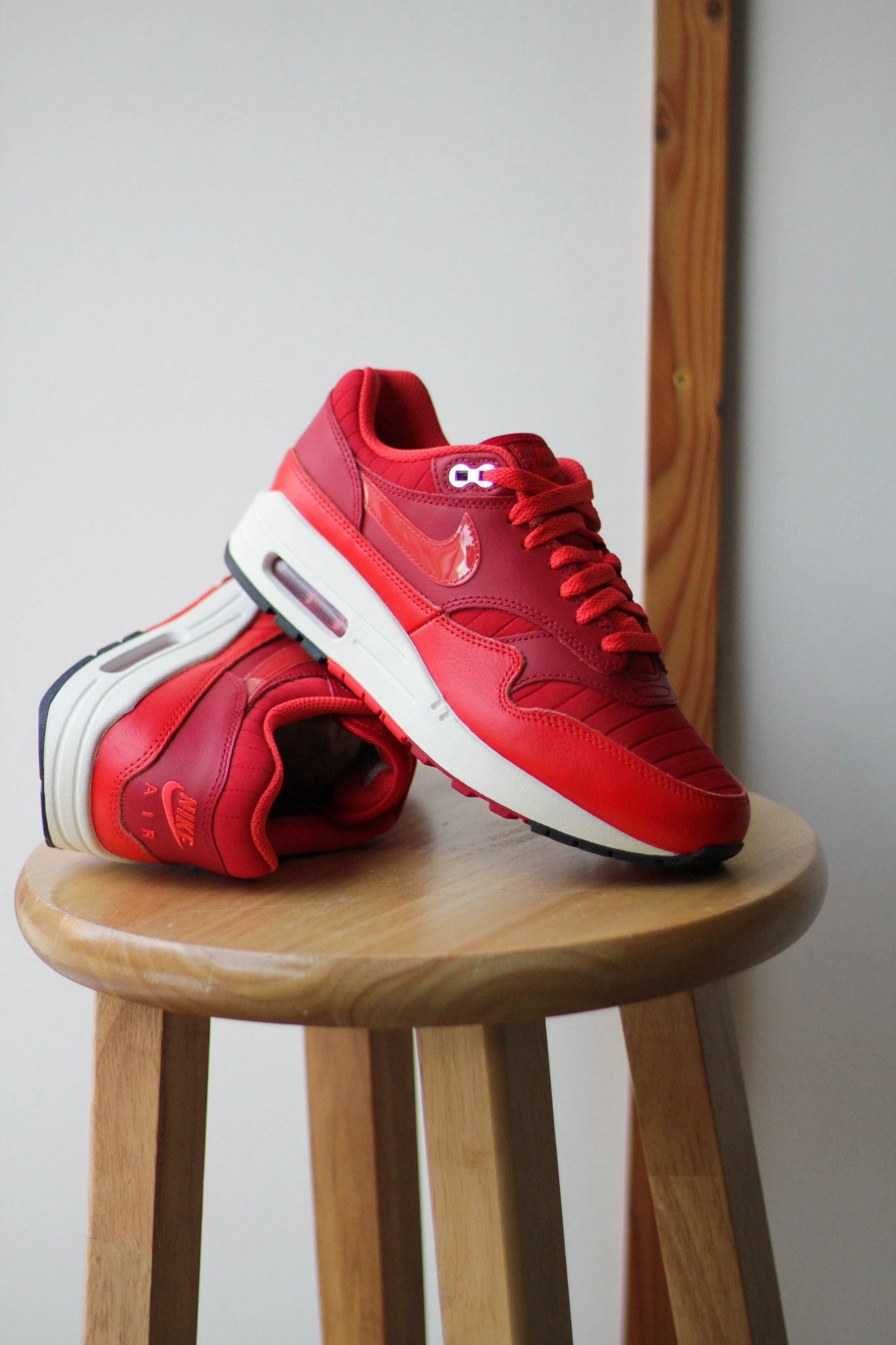 AIR MAX 1 ESS PRM GYM RED