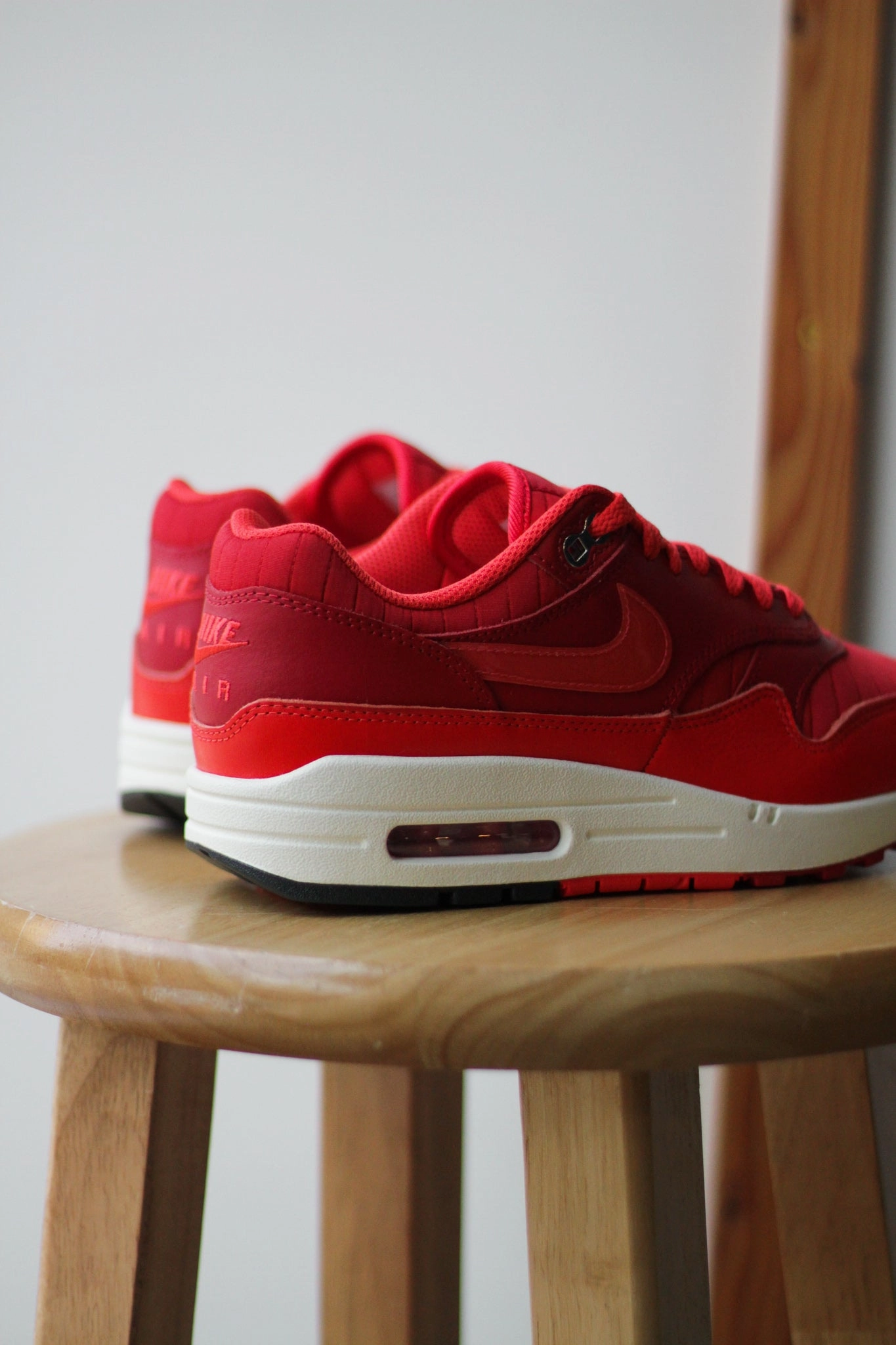 AIR MAX 1 ESS PRM GYM RED