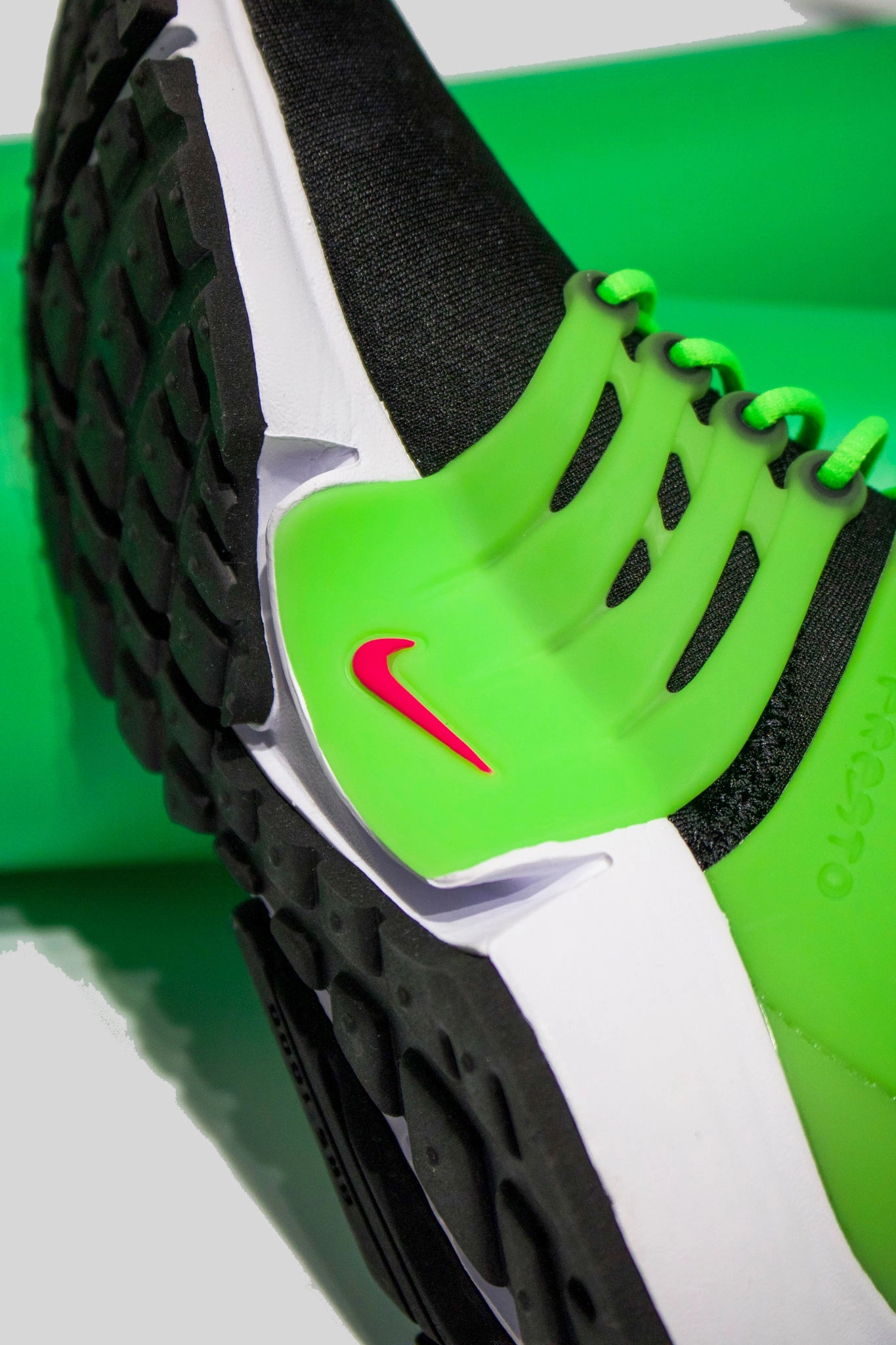 AIR PRESTO BLK/GREEN STRIKE