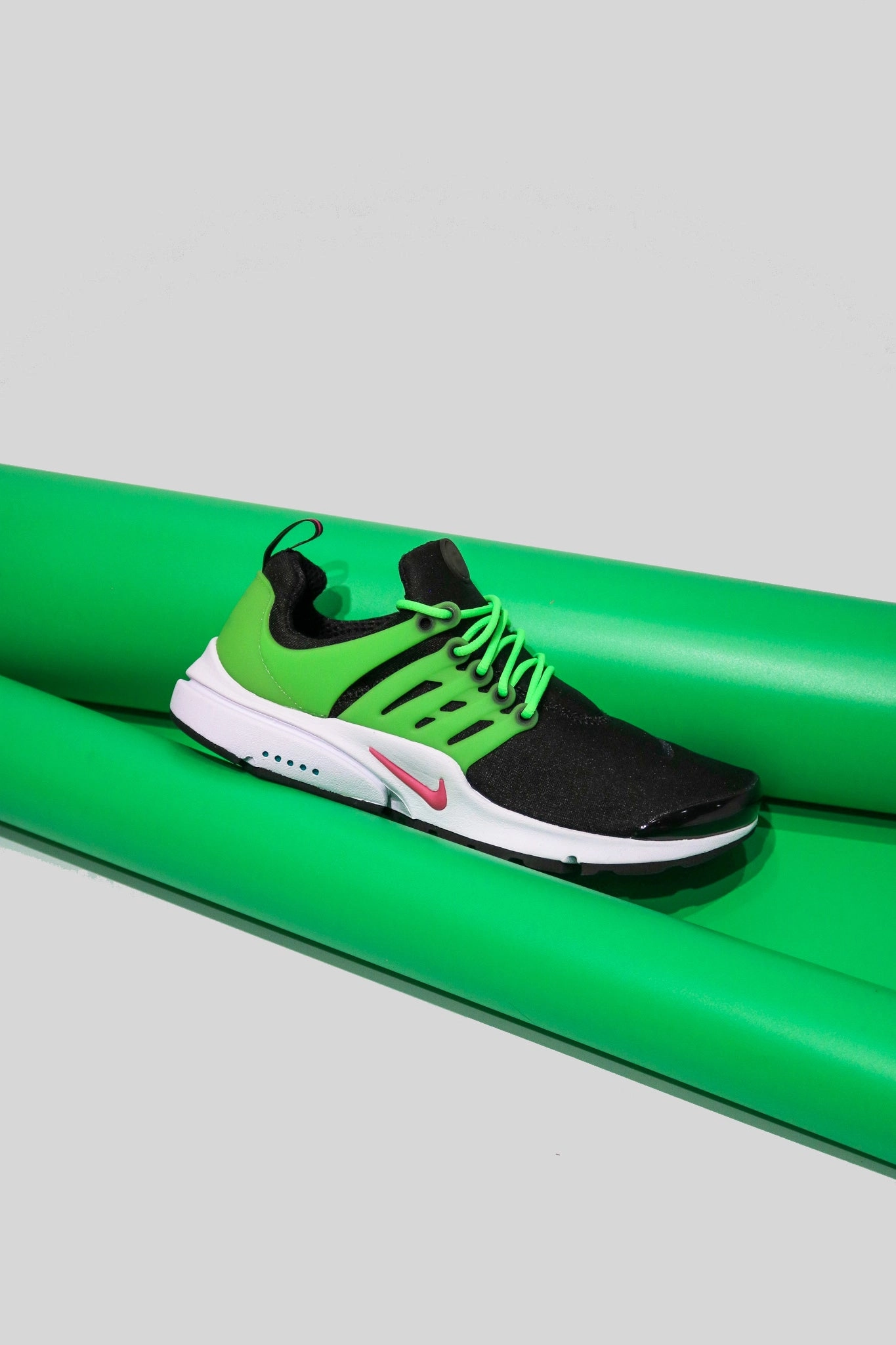 AIR PRESTO BLK/GREEN STRIKE