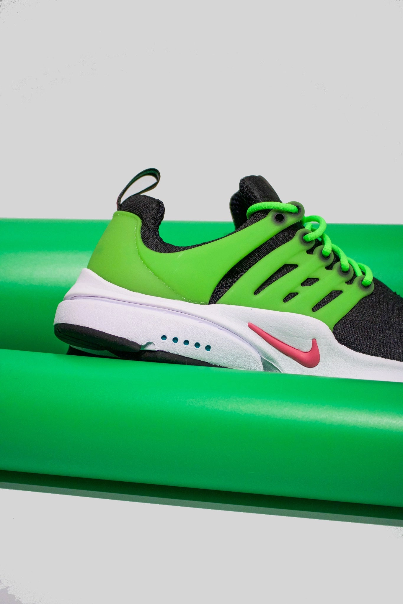 AIR PRESTO BLK/GREEN STRIKE
