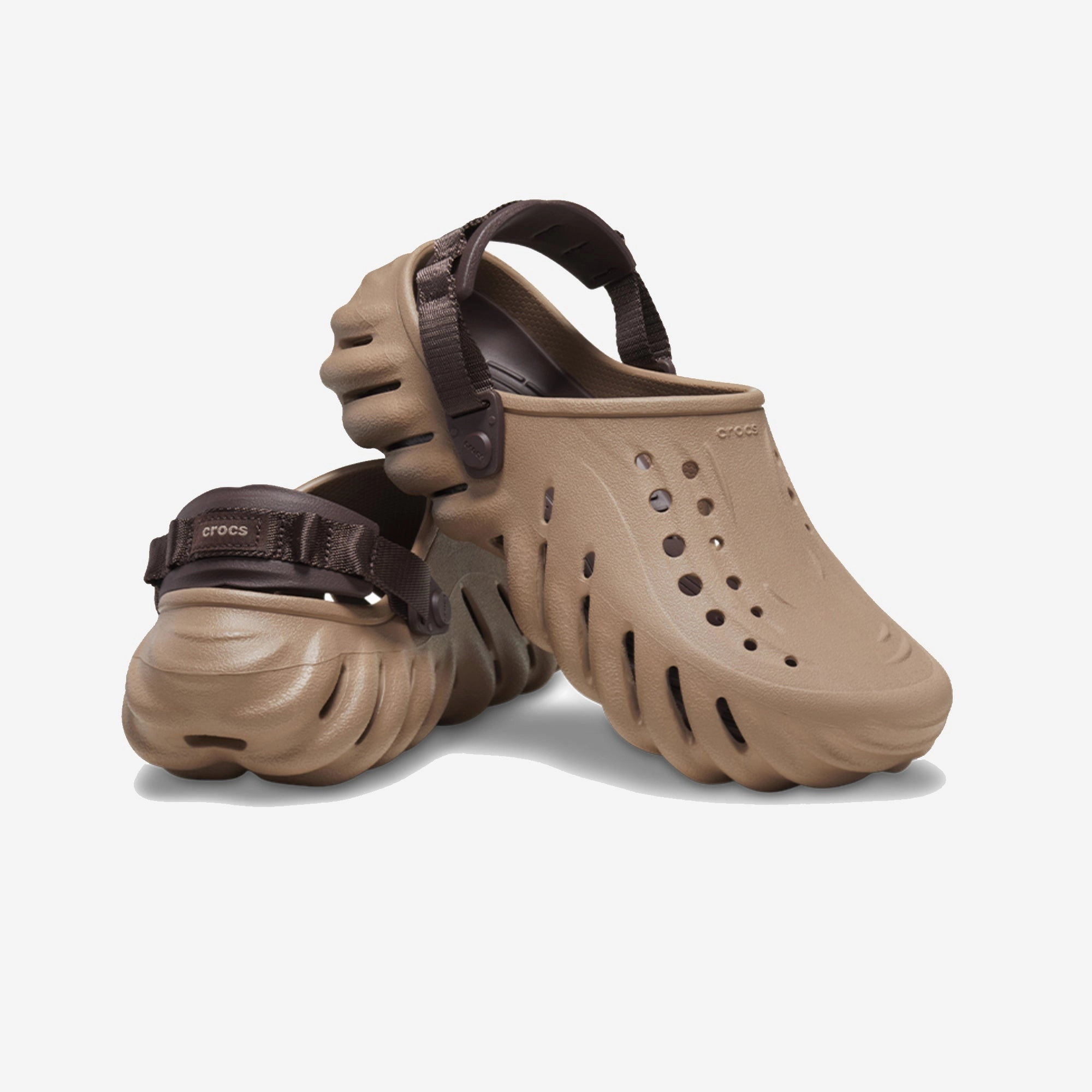 Crocs | ECHO CLOG  { LATTE