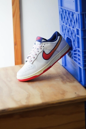 DUNK LOW PRM PALE IVORY/LT CRIMSON-SAIL