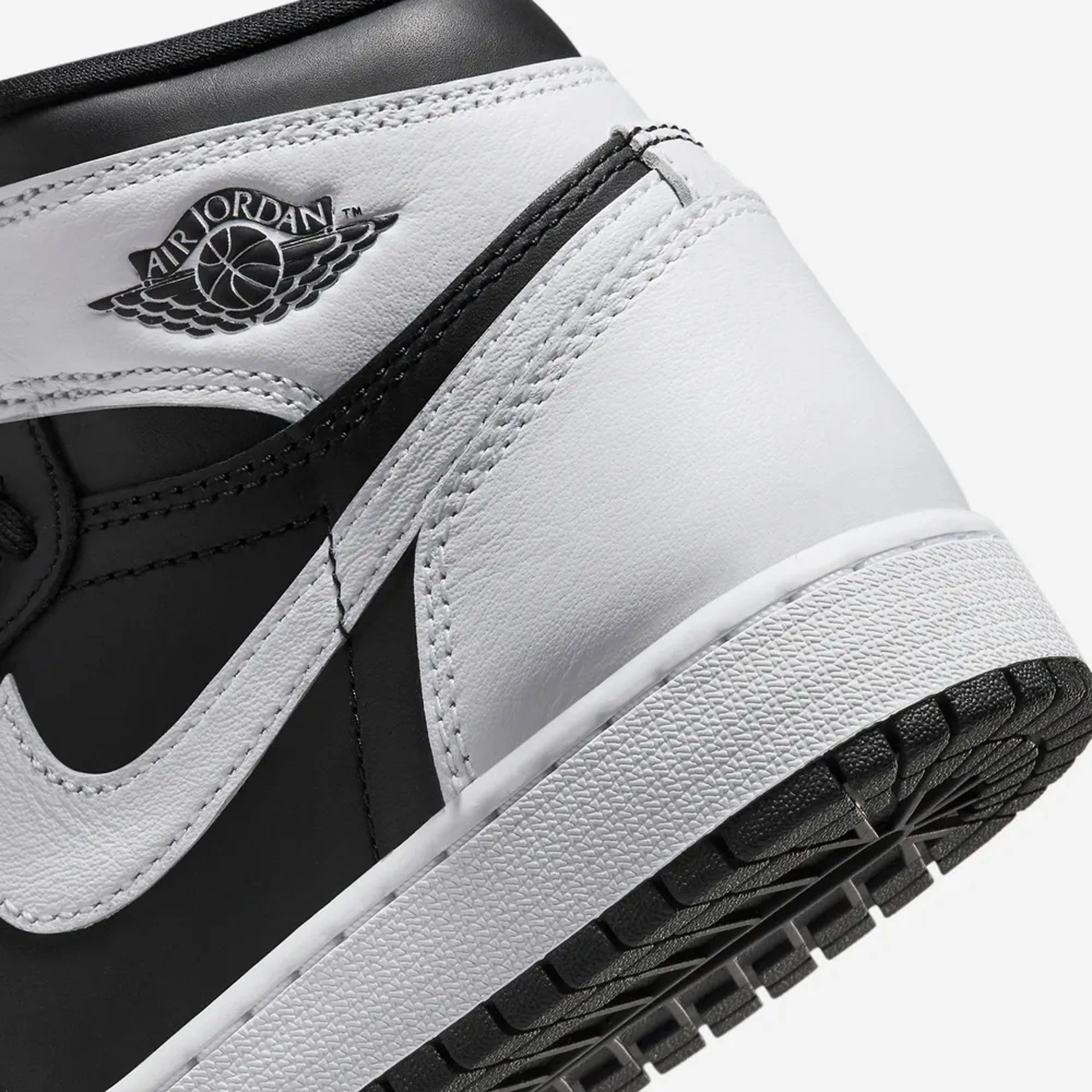 Jordan | AIR JORDAN 1 HIGH OG (GS)  { BLACK/WHITE-WHITE