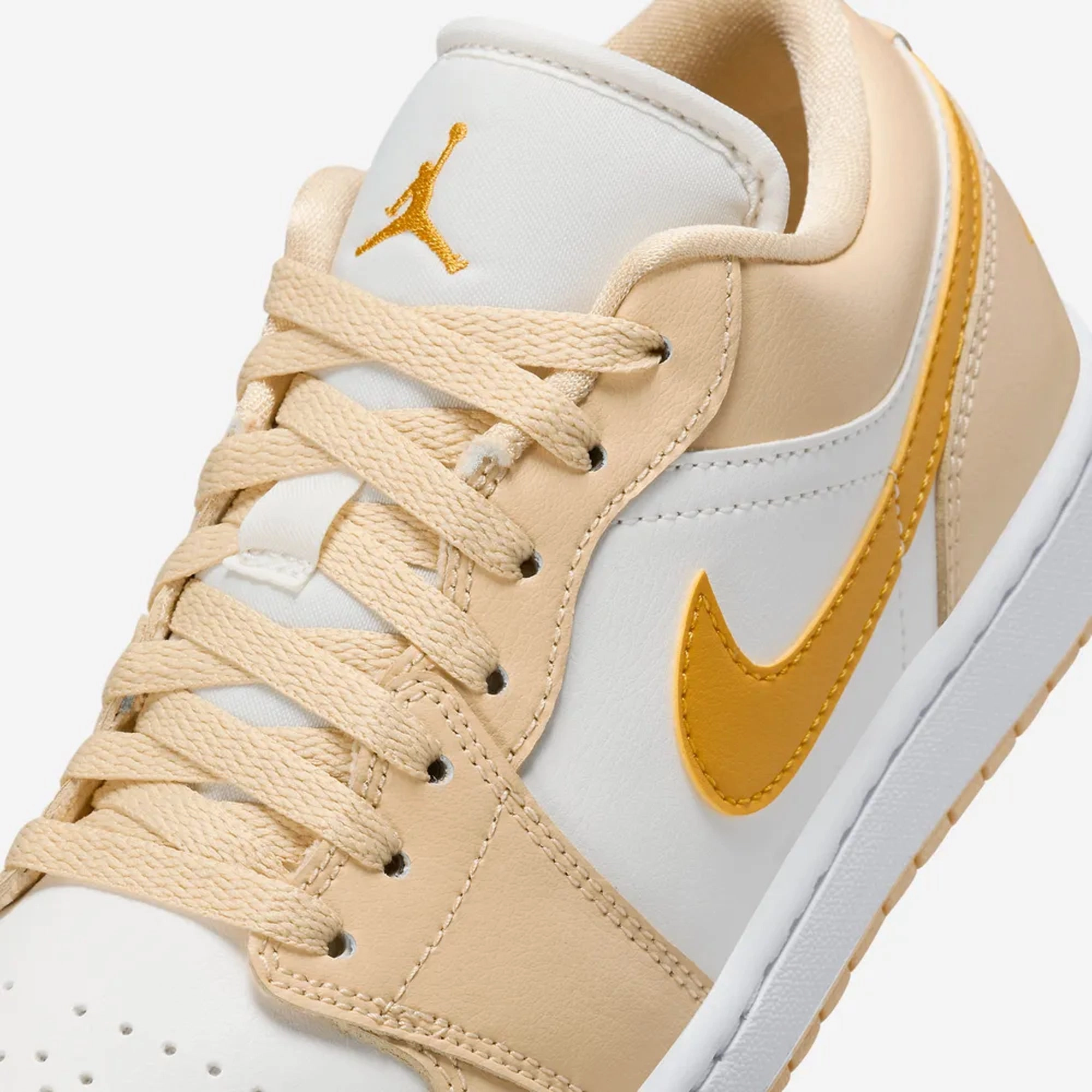 Jordan | AIR JORDAN 1 LOW  { SAIL/YELLOW OCHRE-PALE VANILLA-WHITE