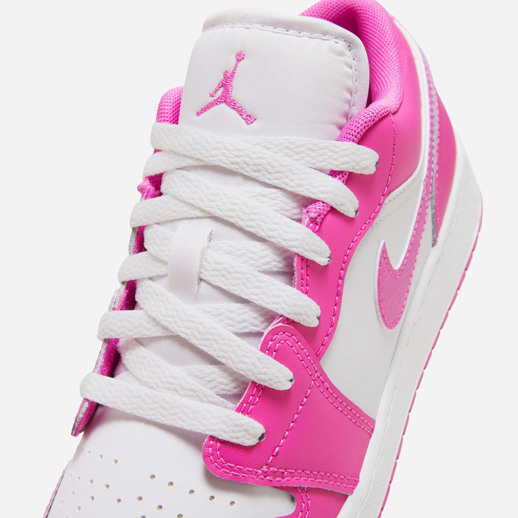 JORDAN | AIR JORDAN 1 LOW (GS) { FIRE PINK/IRIS WHISPER-WHITE