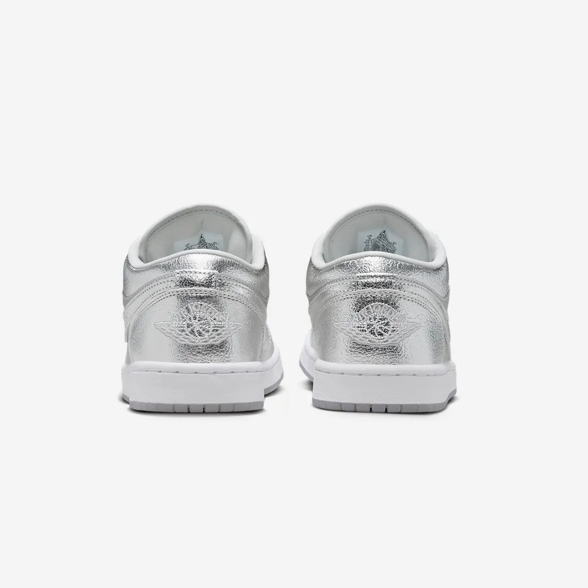 Jordan | AIR JORDAN 1 LOW SE  { METALLIC SILVER/PHOTON DUST-WOLF GREY