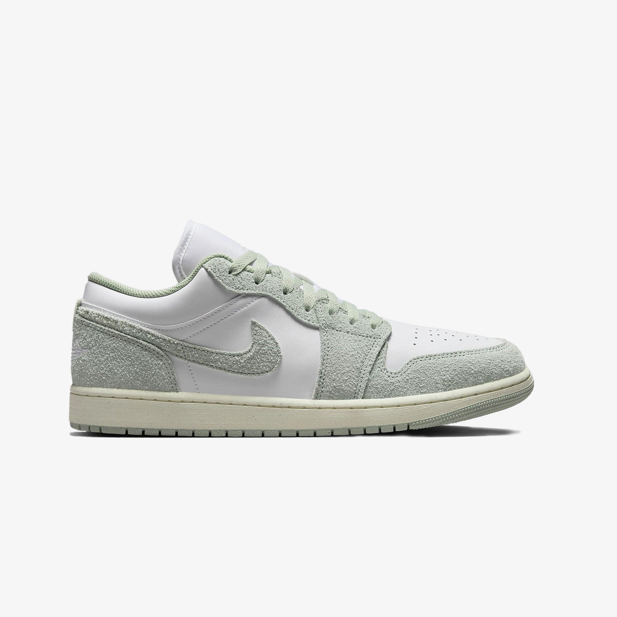 Jordan | AIR JORDAN 1 LOW SE  { WHITE/SEAFOAM-SAIL