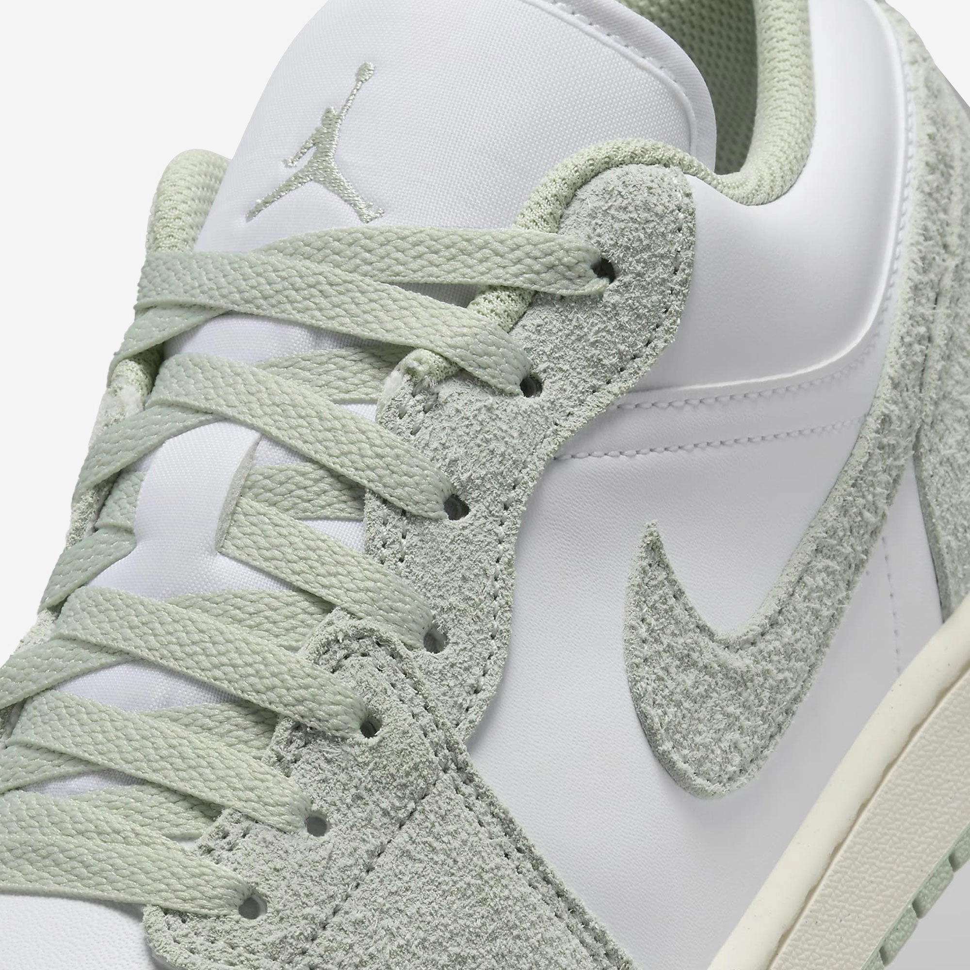 Jordan | AIR JORDAN 1 LOW SE  { WHITE/SEAFOAM-SAIL