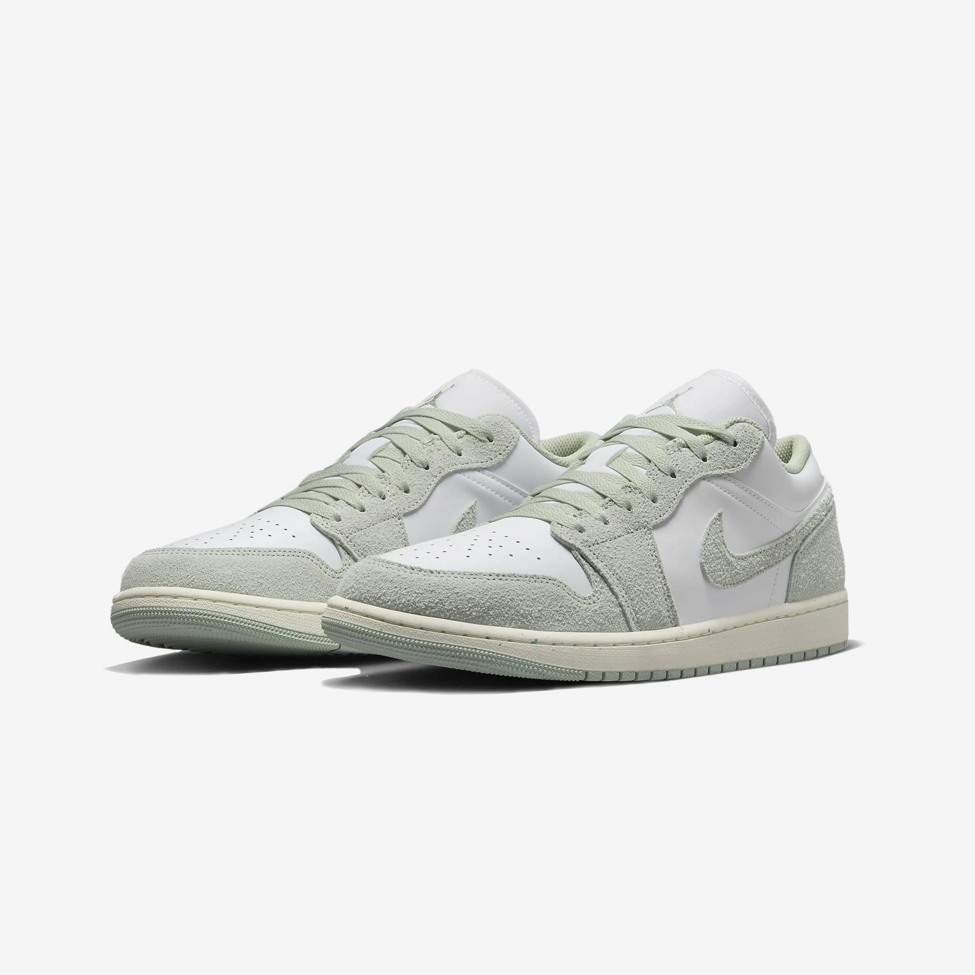 Jordan | AIR JORDAN 1 LOW SE  { WHITE/SEAFOAM-SAIL