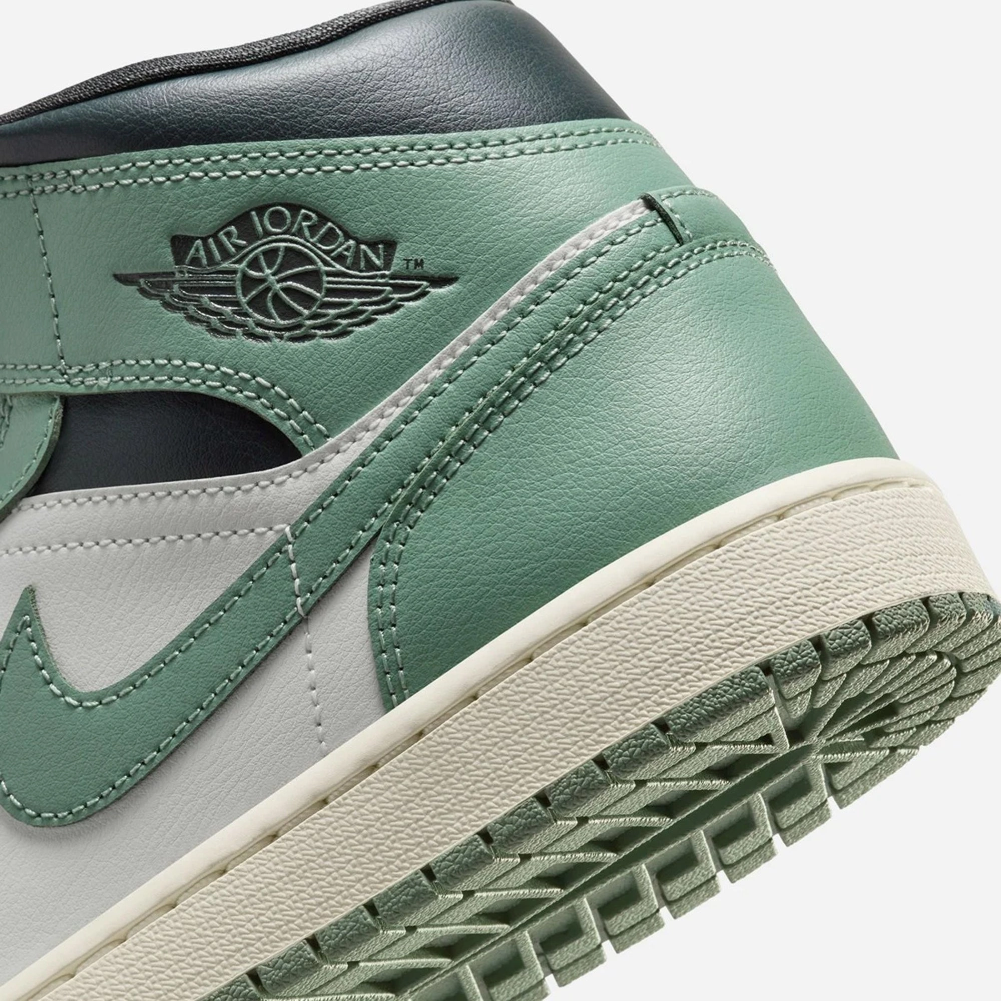 Jordan | AIR JORDAN 1 MID  { SAIL/JADE SMOKE-ANTHRACITE