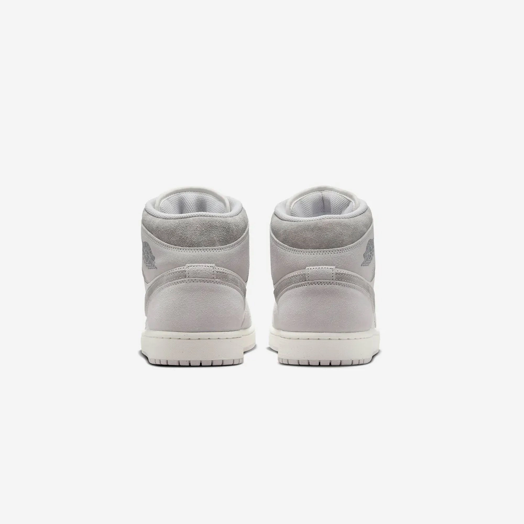 JORDAN | AIR JORDAN 1 MID SE { NEUTRAL GREY/SMOKE GREY-SAIL