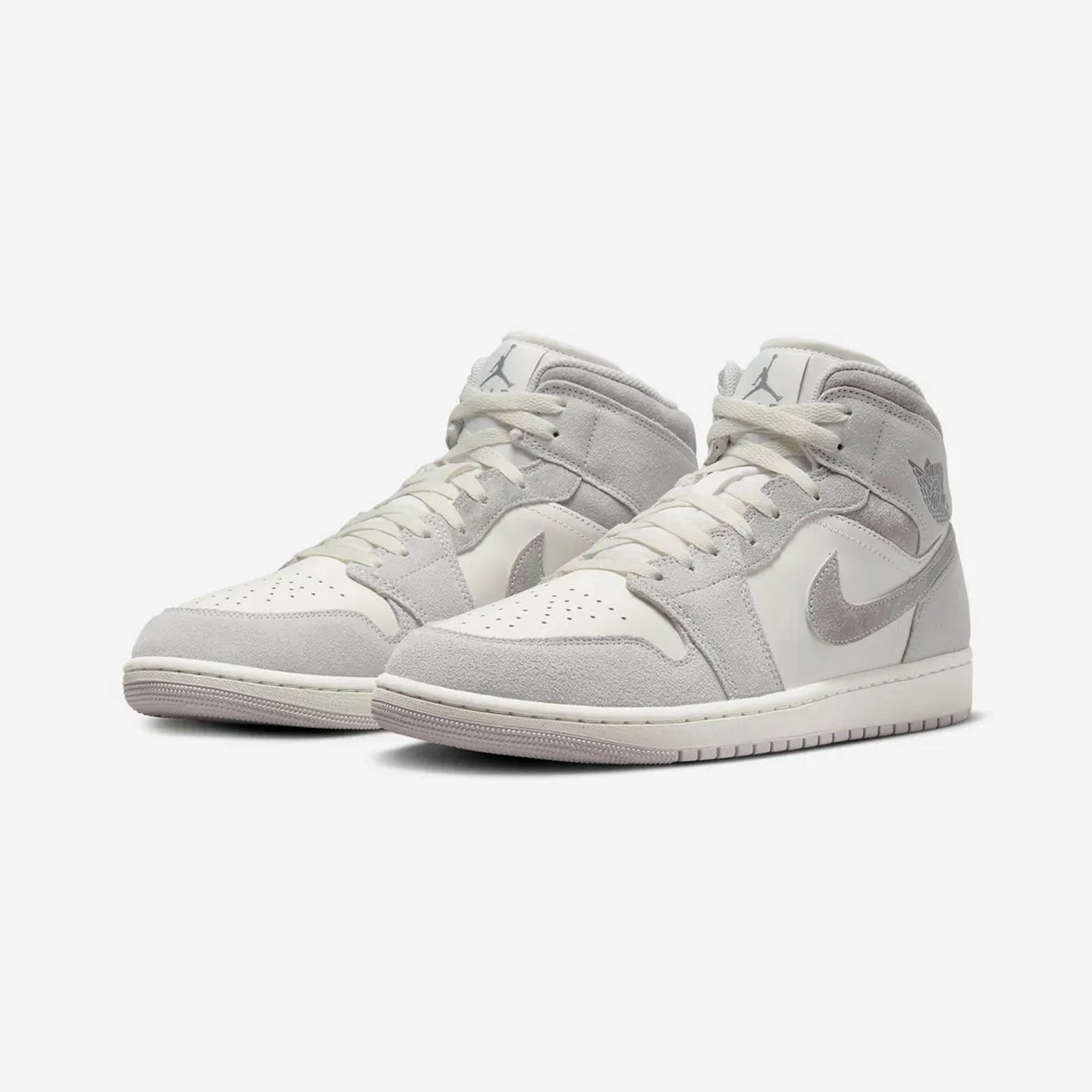 JORDAN | AIR JORDAN 1 MID SE { NEUTRAL GREY/SMOKE GREY-SAIL