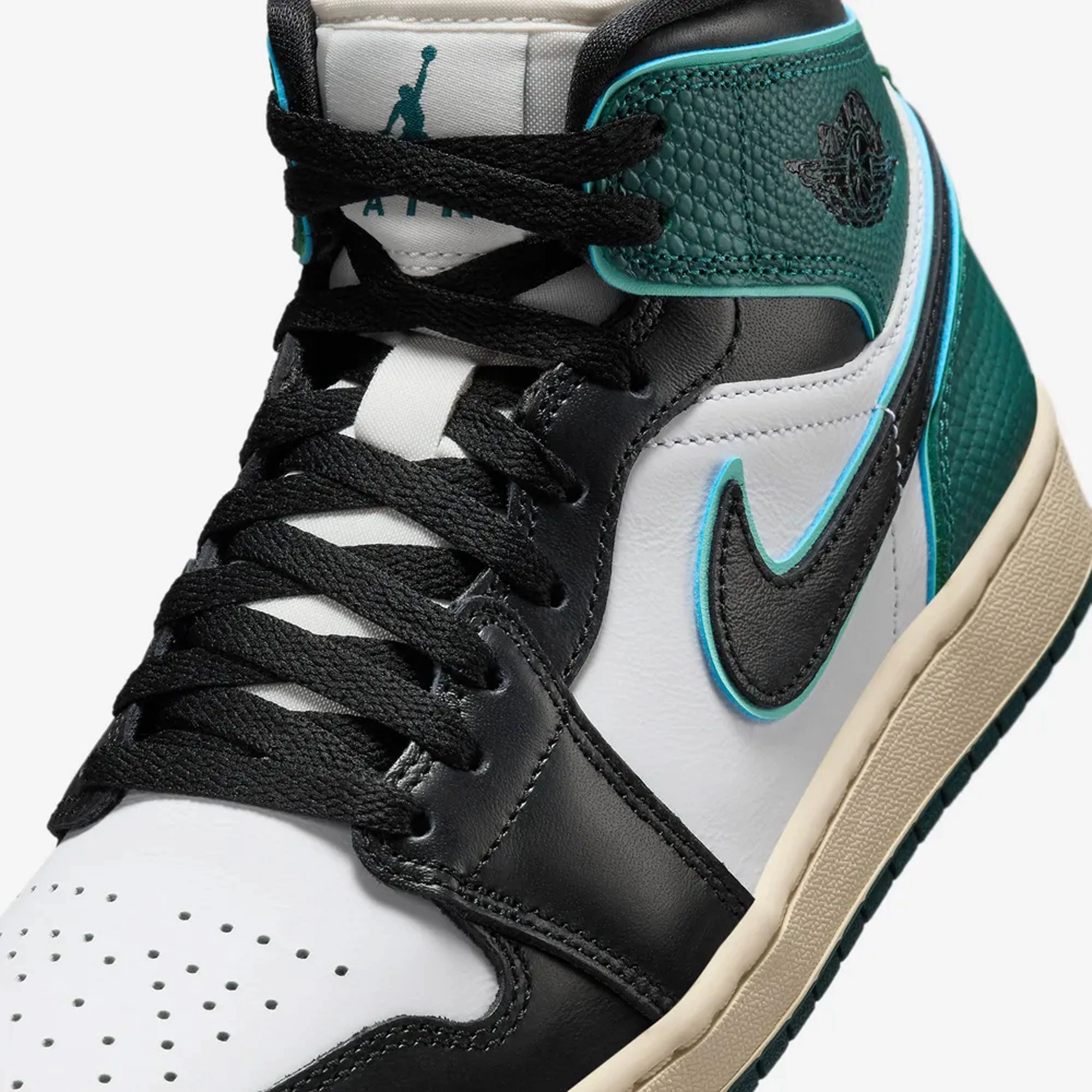 JORDAN | AIR JORDAN 1 MID SE { WHITE/BLACK-LIGHT DEW-OXIDIZED GREEN
