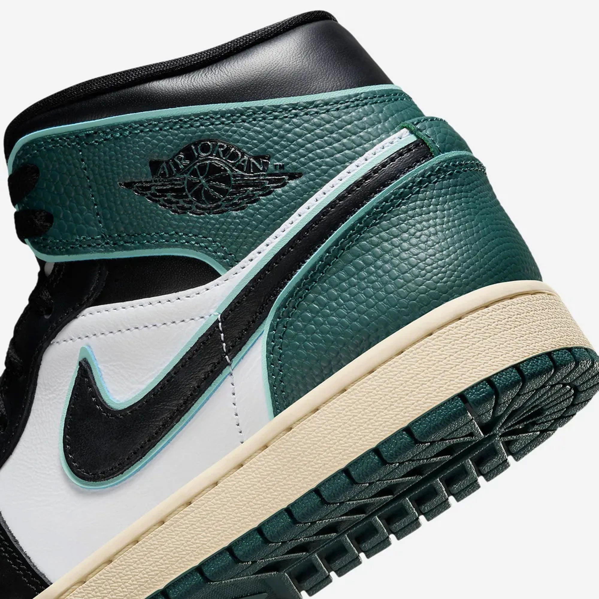 JORDAN | AIR JORDAN 1 MID SE { WHITE/BLACK-LIGHT DEW-OXIDIZED GREEN