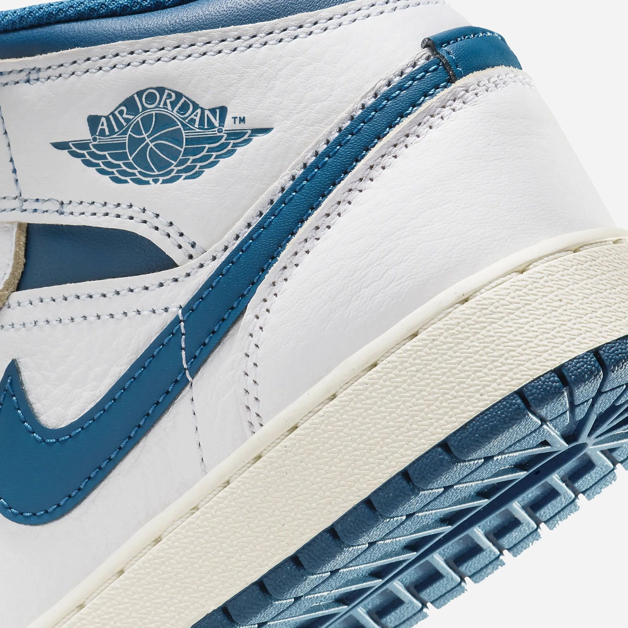 Jordan | AIR JORDAN 1 MID SE (GS)  { WHITE/INDUSTRIAL BLUE-SAIL