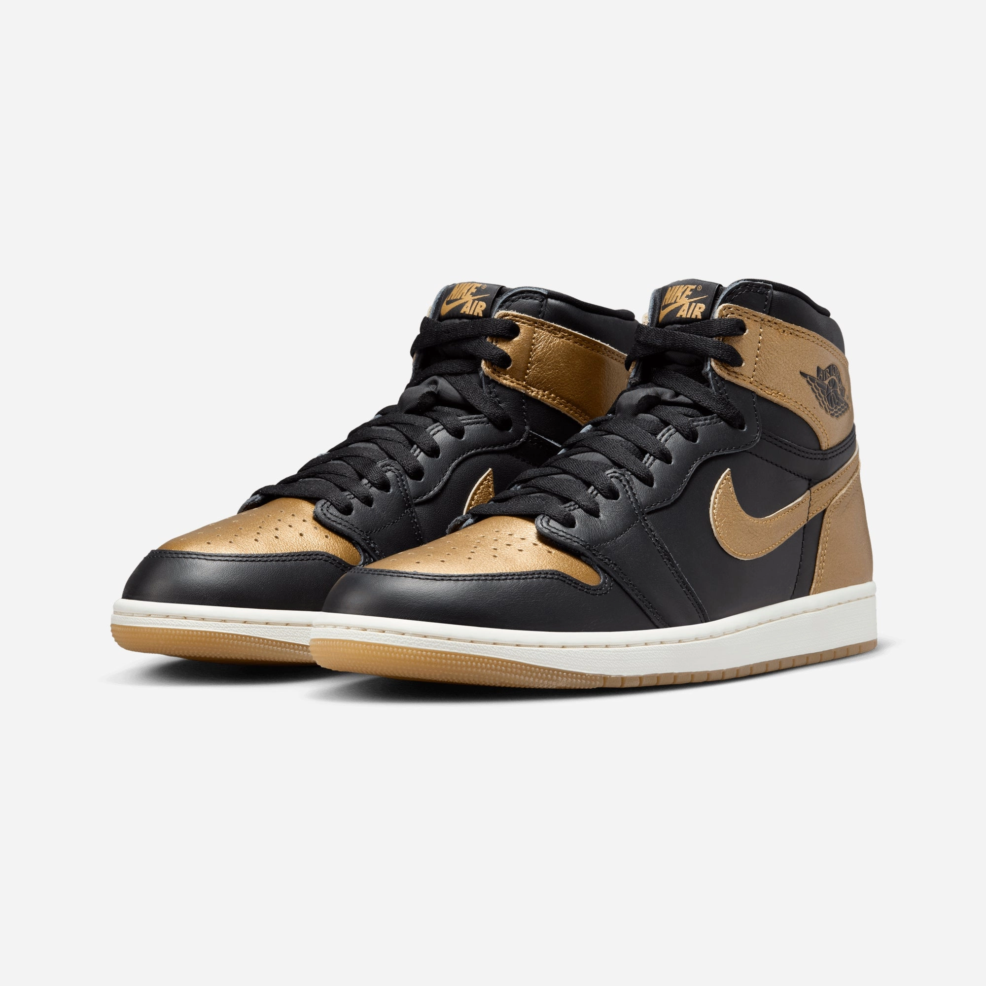 JORDAN | AIR JORDAN 1 RETRO HIGH OG { BLACK/GOLD