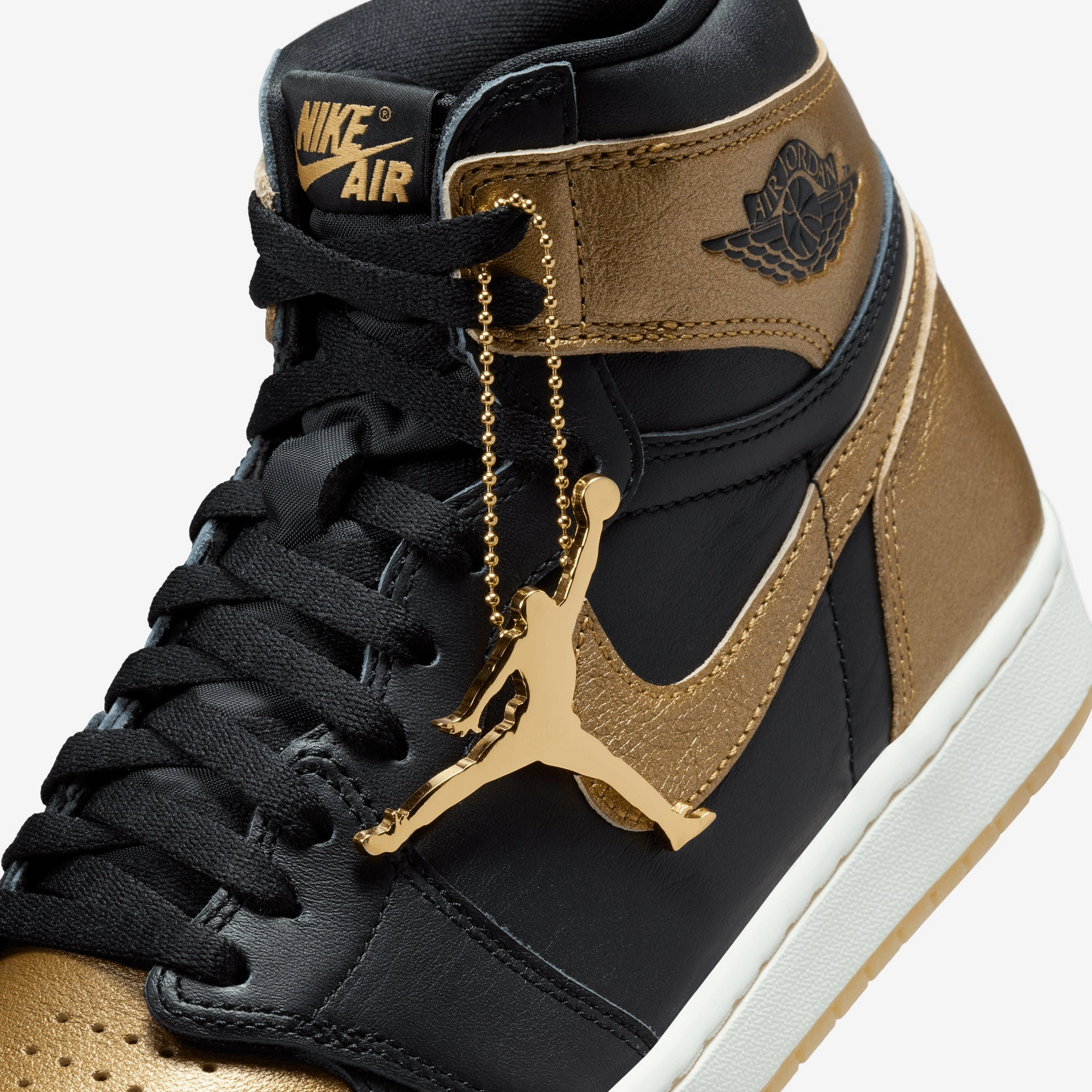 JORDAN | AIR JORDAN 1 RETRO HIGH OG { BLACK/GOLD