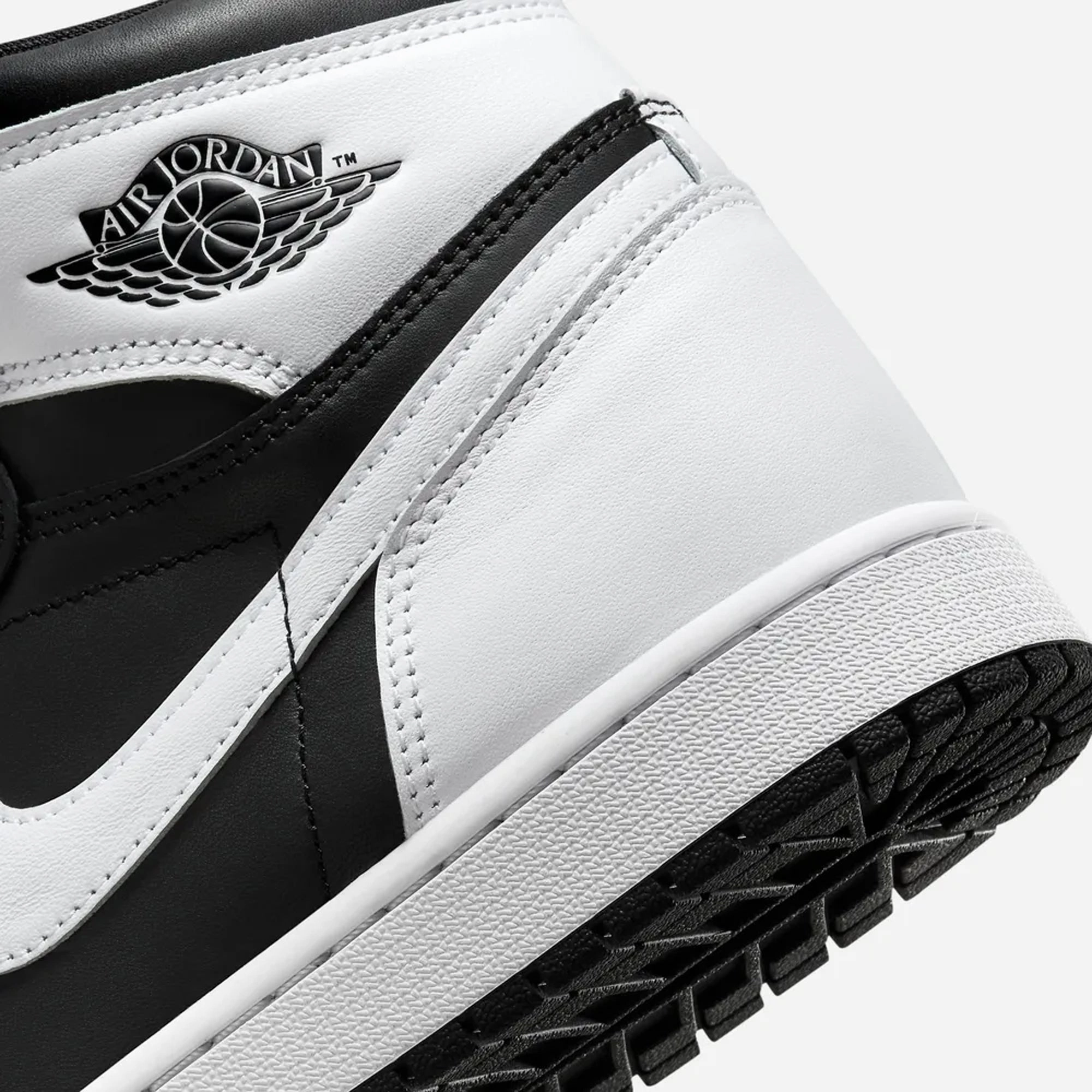 Jordan | AIR JORDAN 1 RETRO HIGH OG  { BLACK/WHITE-WHITE