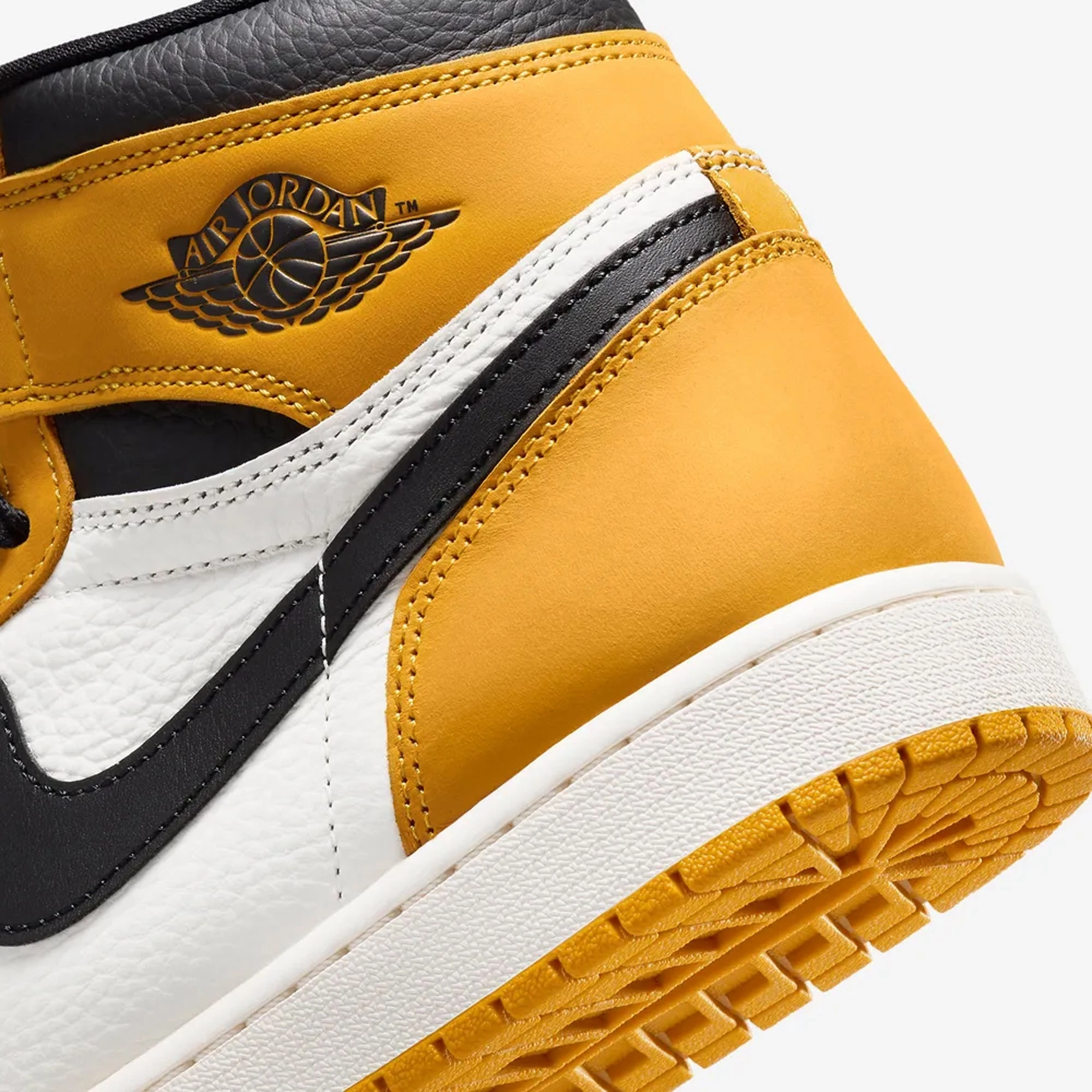 Jordan | AIR JORDAN 1 RETRO HIGH OG  { YELLOW OCHRE/BLACK-SAIL