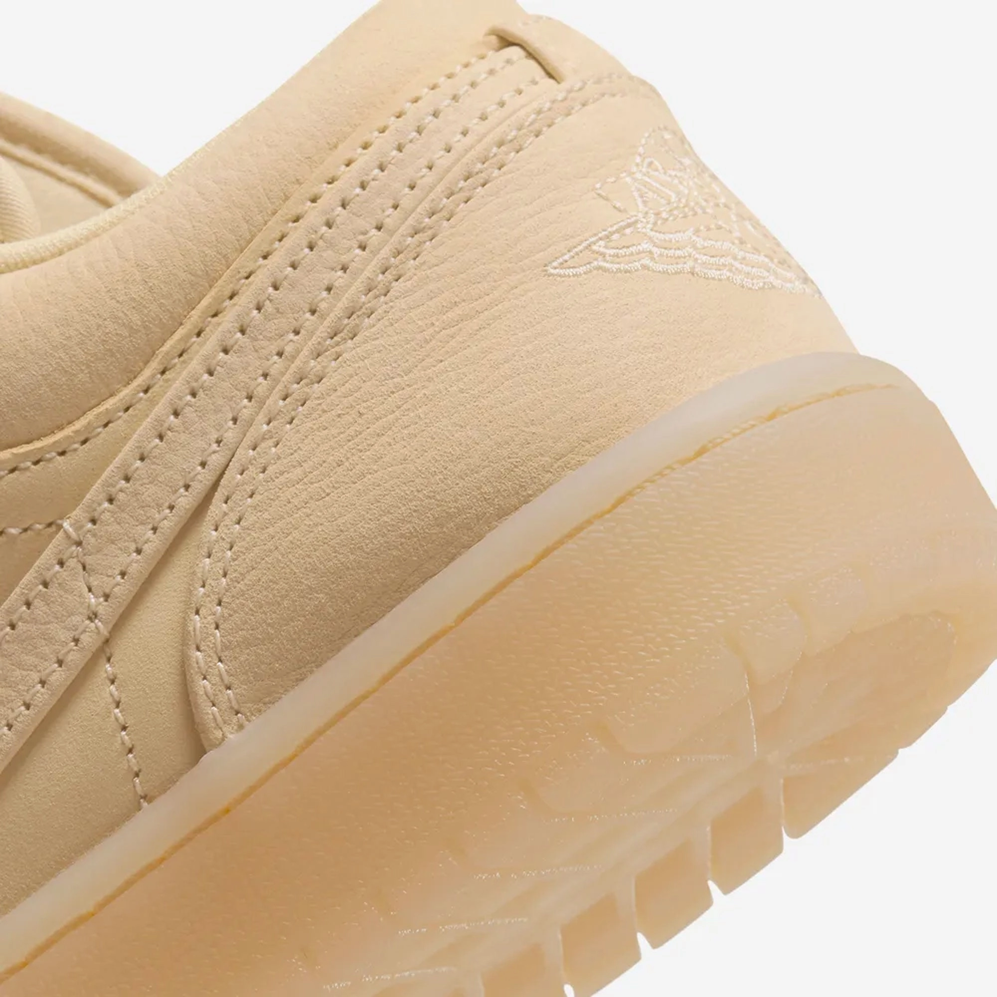 Jordan | AIR JORDAN 1 SE  { PALE VANILLA/PALE VANILLA-PALE VANILLA