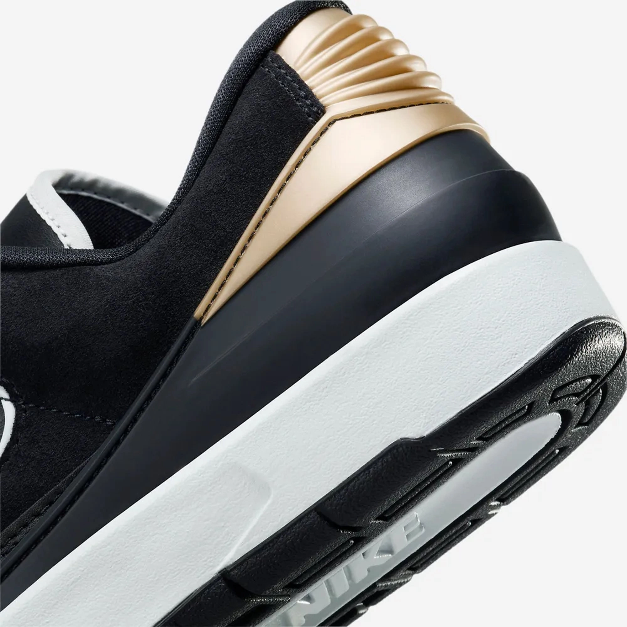 Jordan | AIR JORDAN 2 RETRO LOW  { BLACK/VARSITY RED